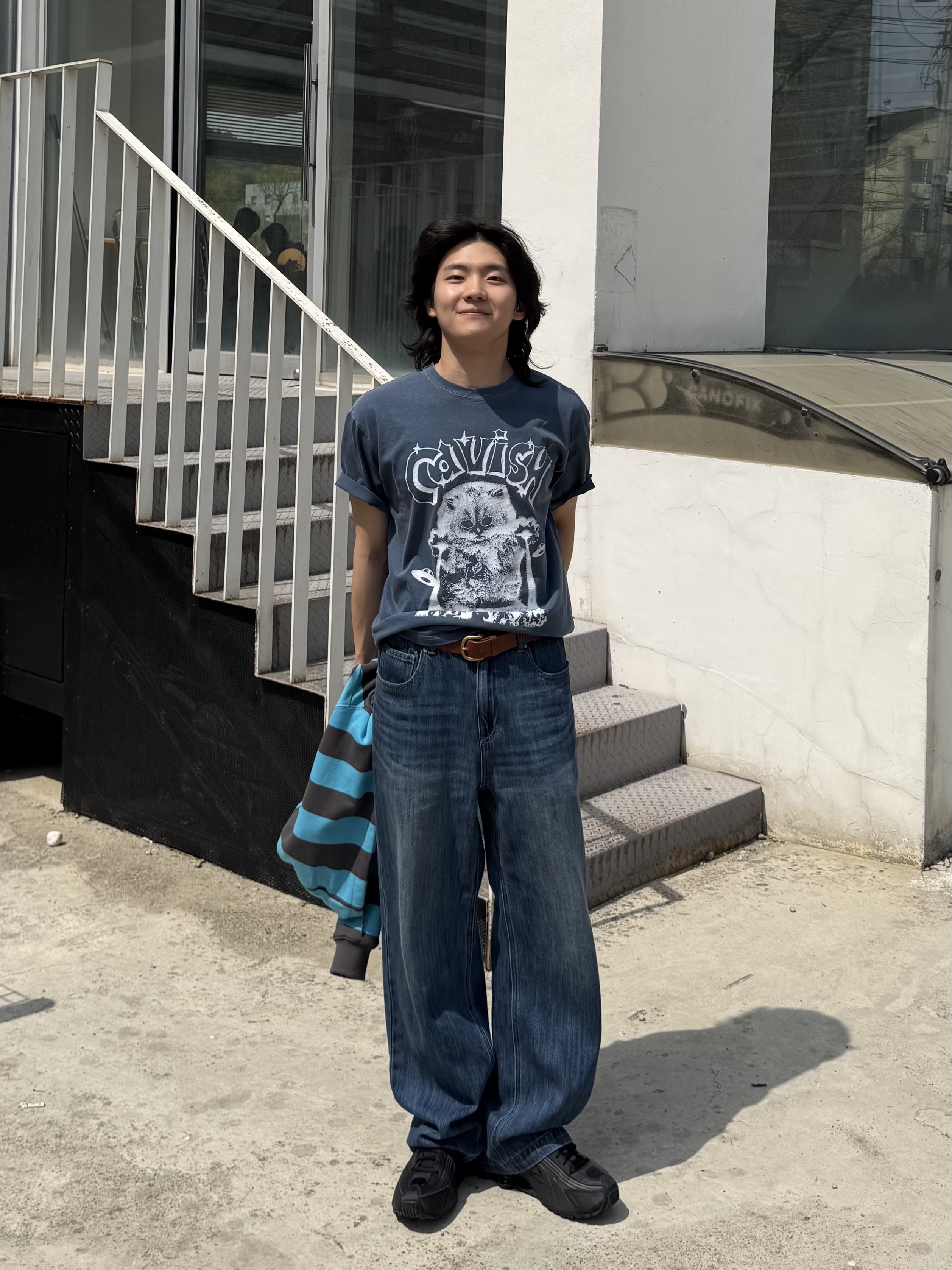 CAVISH Invader Pigment SS Tee Blue, (W) Nike Shox R4 Black 착용 스타일 - 3