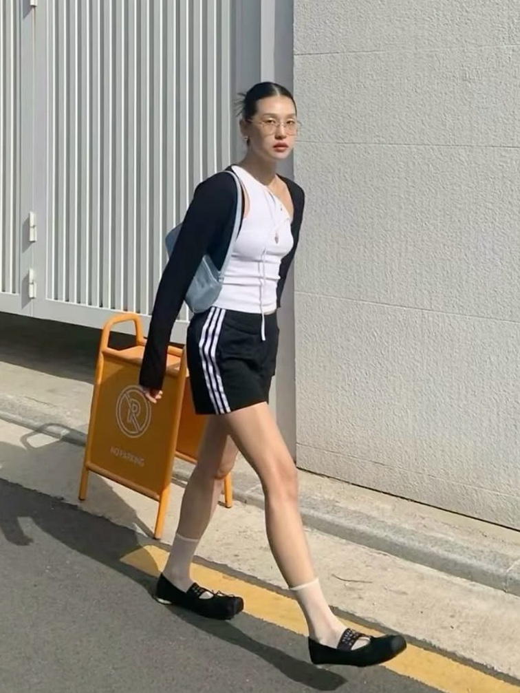 Adidas Adicolor Classic Sprinter Shorts Black - US Sizing, (W) MM6 Maison Margiela Anatomic Ballerinas Flat Black 착용 스타일