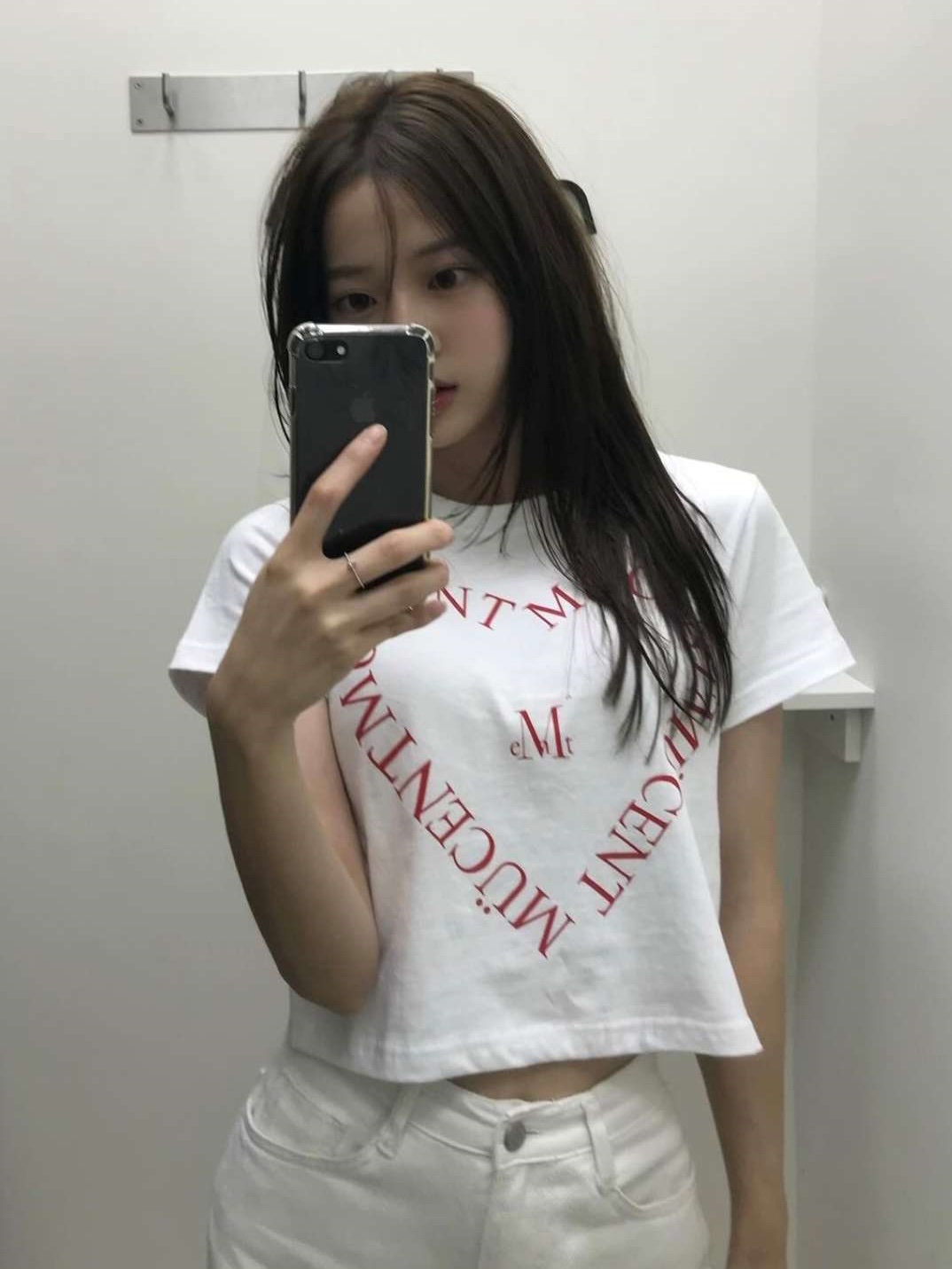 MUCENT Heart Lettering Half T White 착용 스타일 - 2