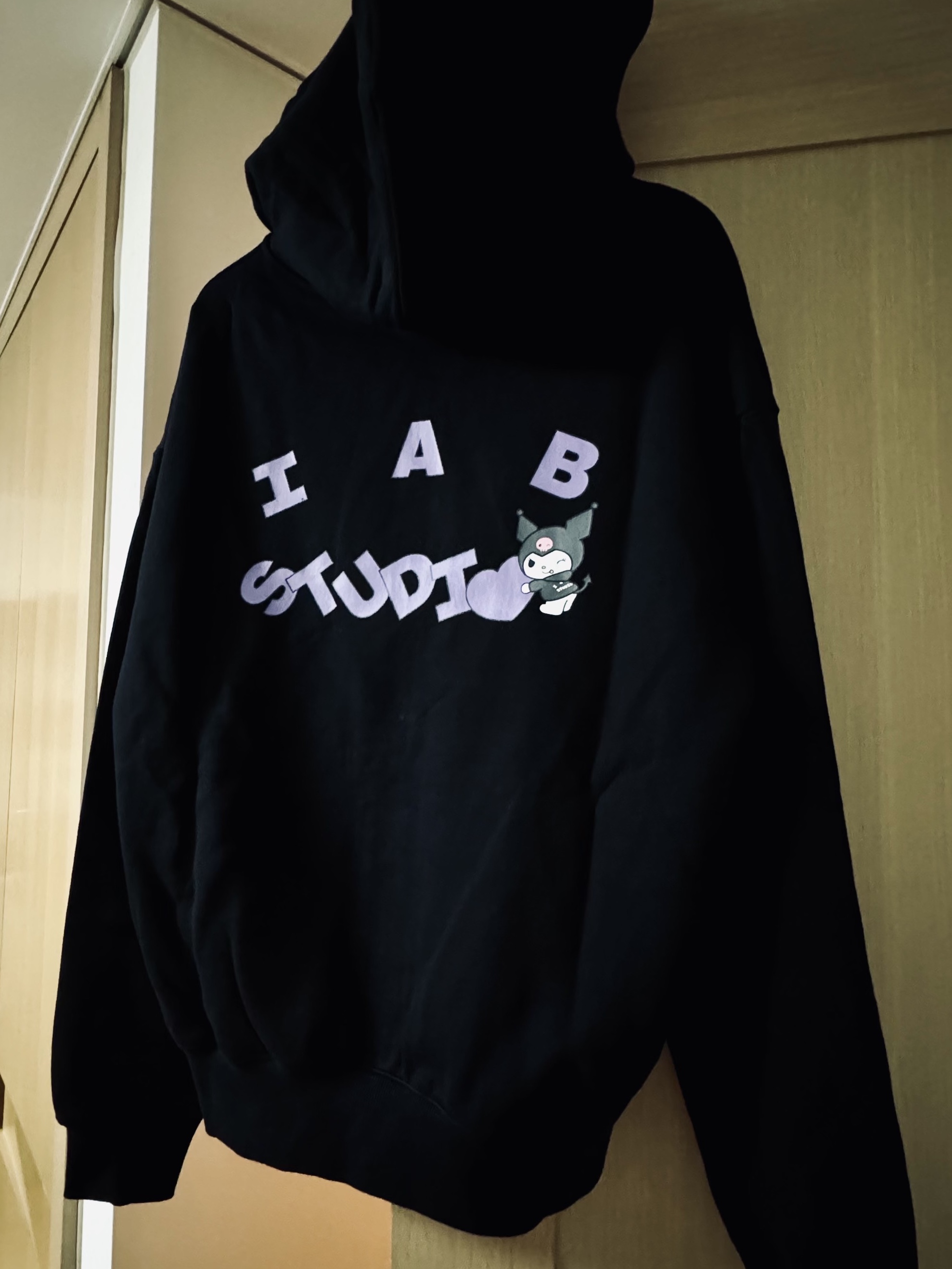 IAB Studio Kuromi Zip-Up Hoodie Black 착용 스타일 - 1