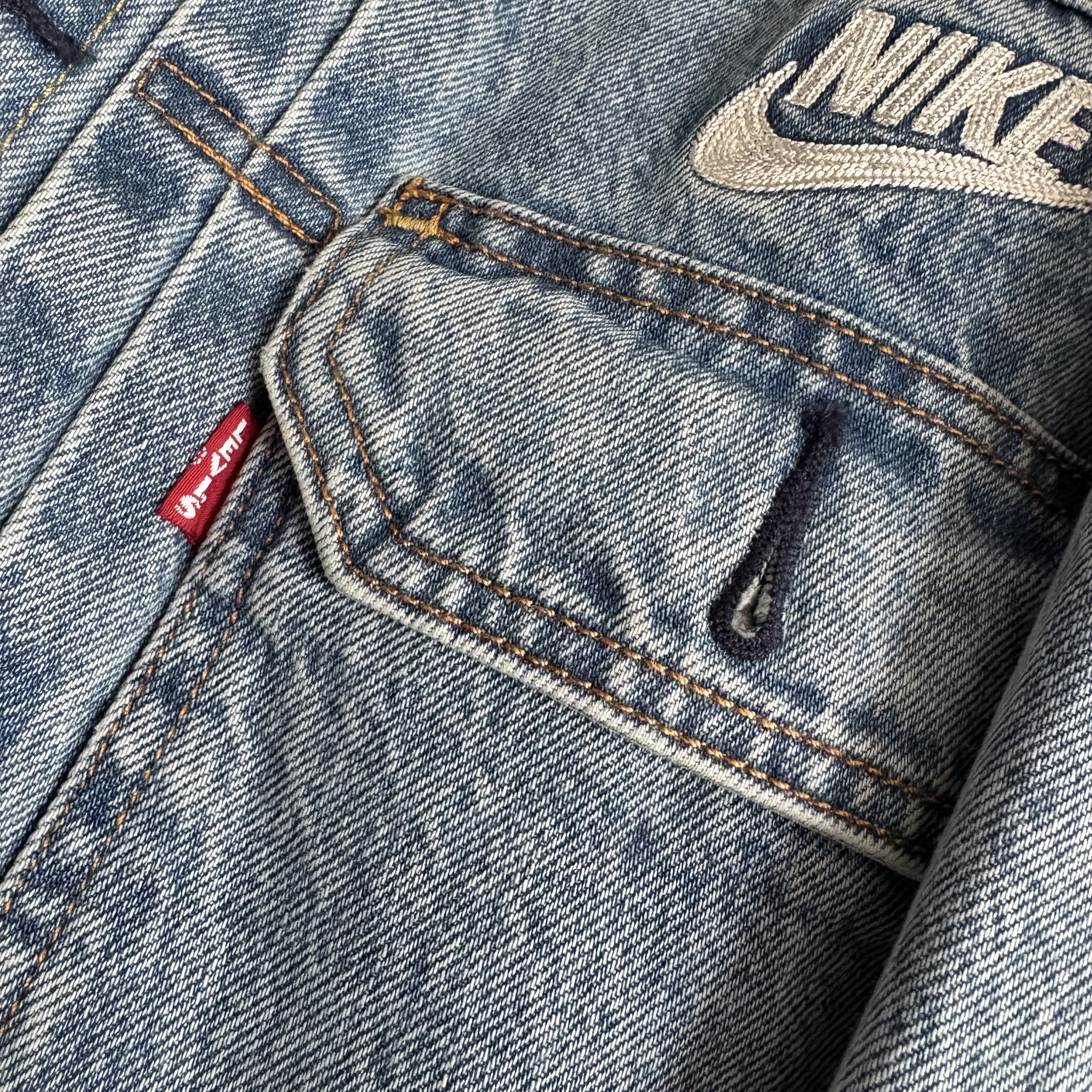 Levi's x Nike Trucker Jacket Light Blue 착용 스타일