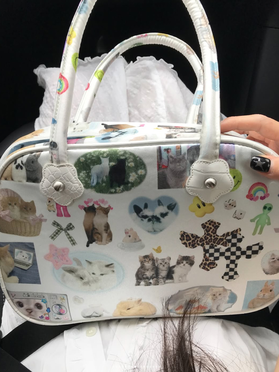 UnsteadyMarket Collage Tote Bag 착용 스타일 - 1