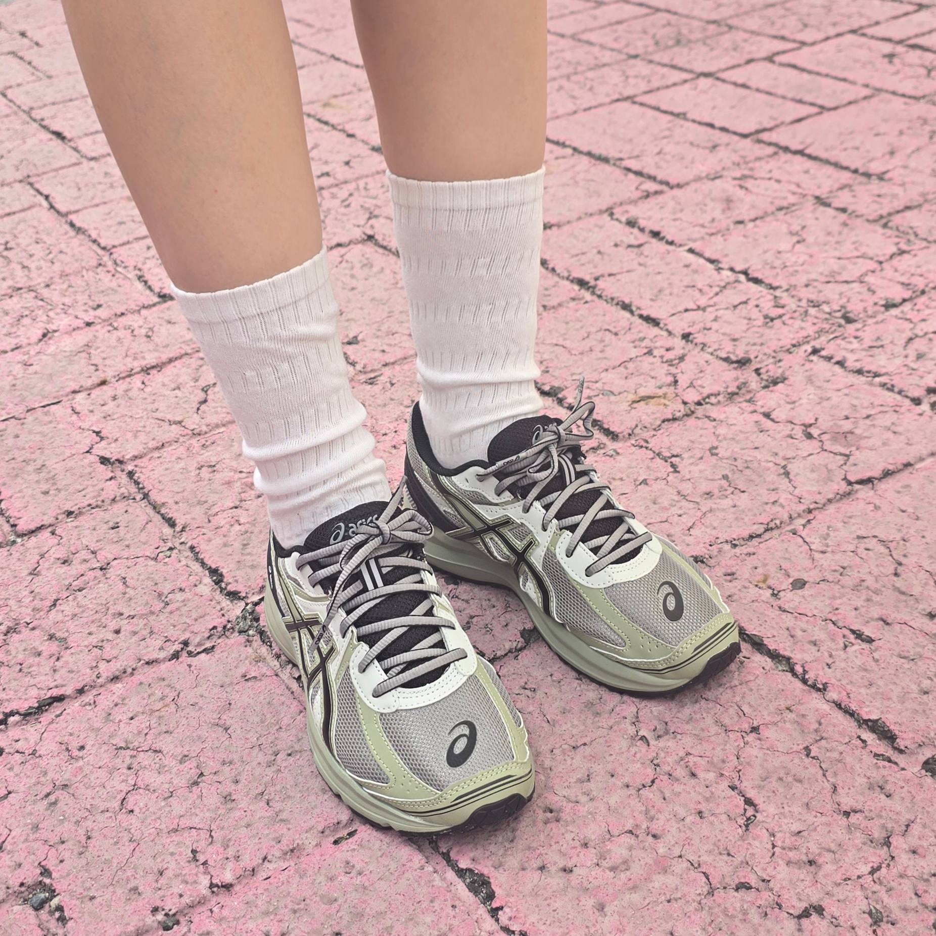 Asics Jog 100 S Sheet Rock - 2E Wide 착용 스타일 - 1