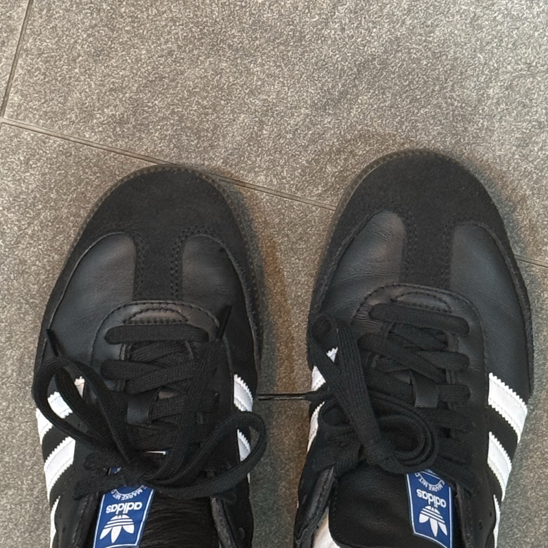 Adidas Samba OG Black White Gum 착용 스타일
