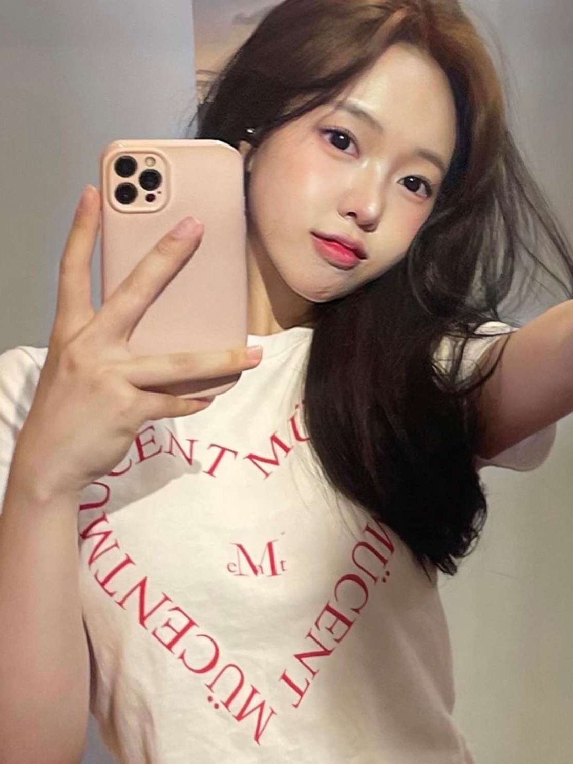 MUCENT Heart Lettering Half T White 착용 스타일