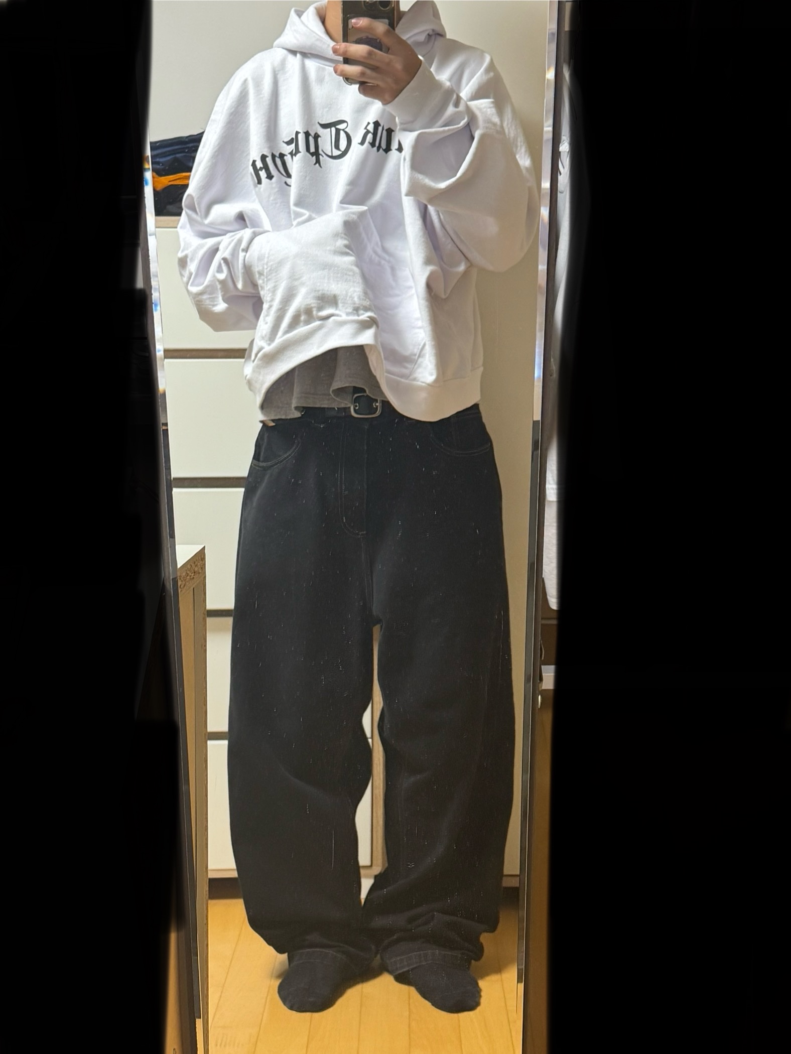 Yeezy x Gosha Rubchinskiy Tribune Herald HD-01 Hoodie White 착용 스타일 - 2