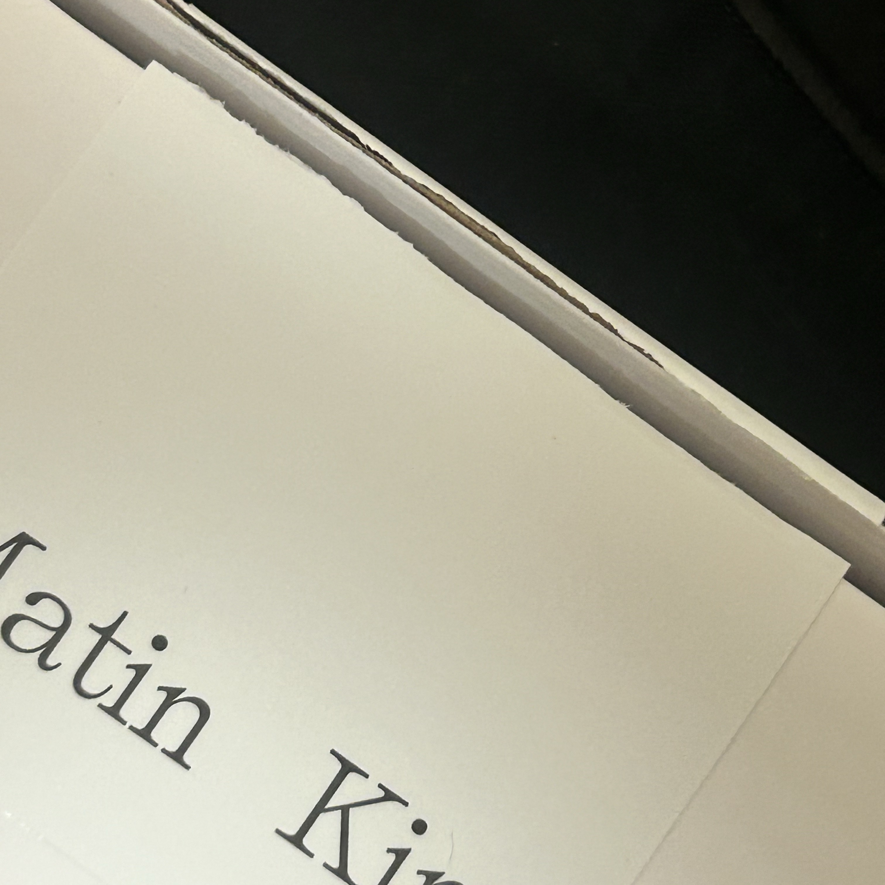 Matin Kim Vintage Card Wallet Black 착용 스타일