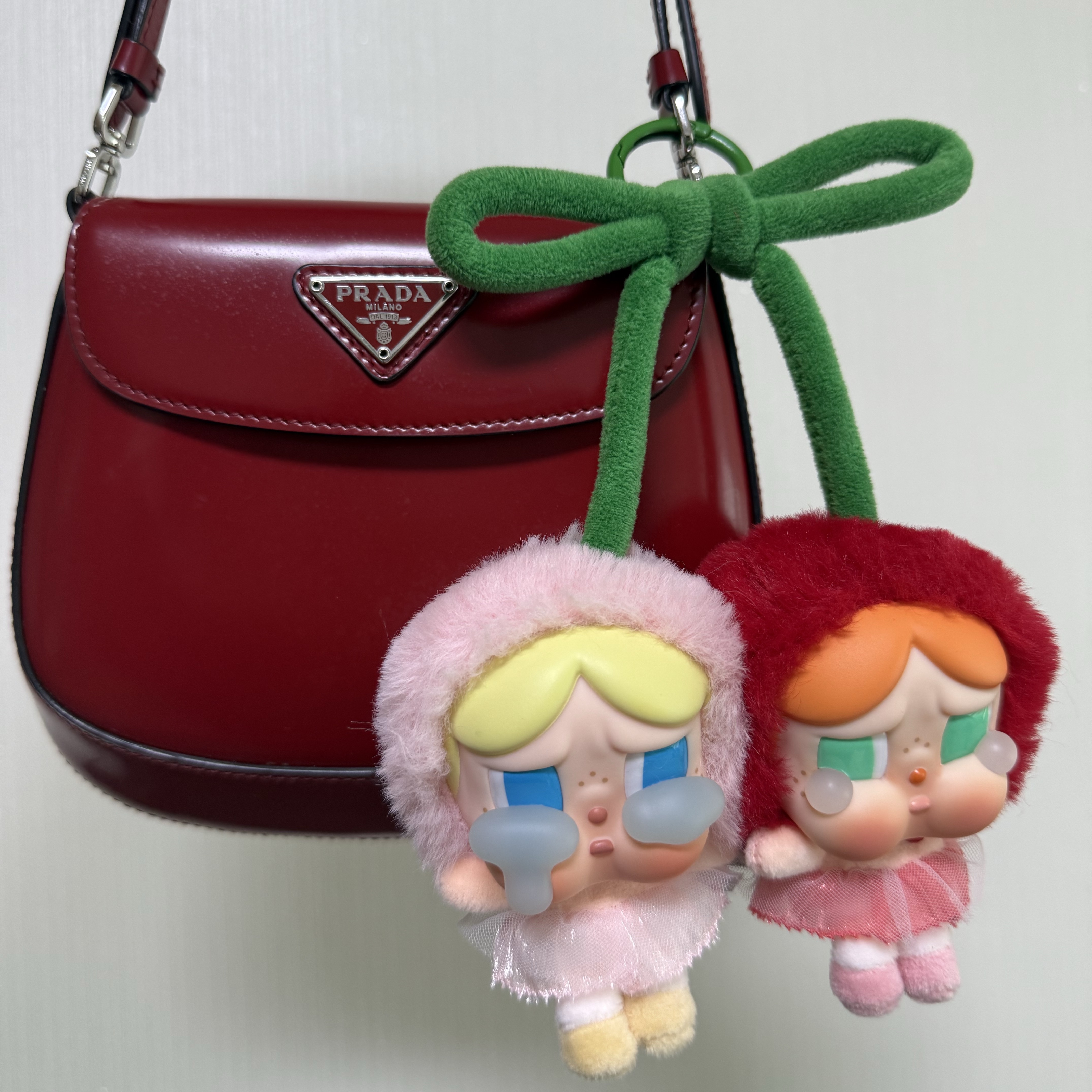 Pop Mart Crybaby Crying For Love Series Vinyl Plush 착용 스타일