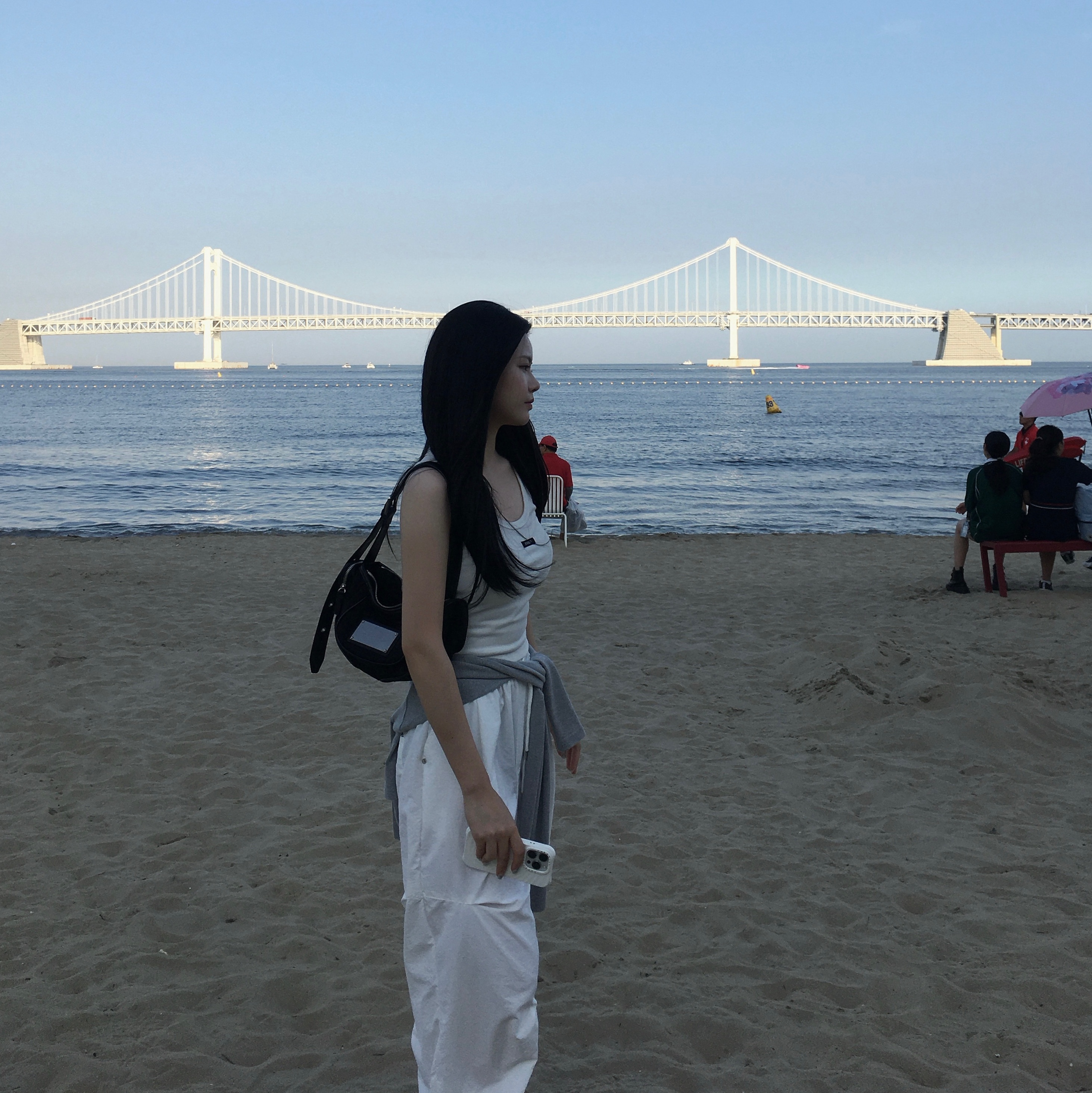 Matin Kim Madeleine Round Bag Black, (W) Bohemian Seoul Basic Sleeveless Crop Top Ivory 착용 스타일 - 1