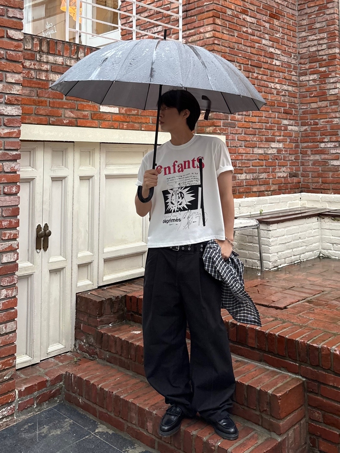 Dr. Martens Adrian Smooth Black 착용 스타일 - 1