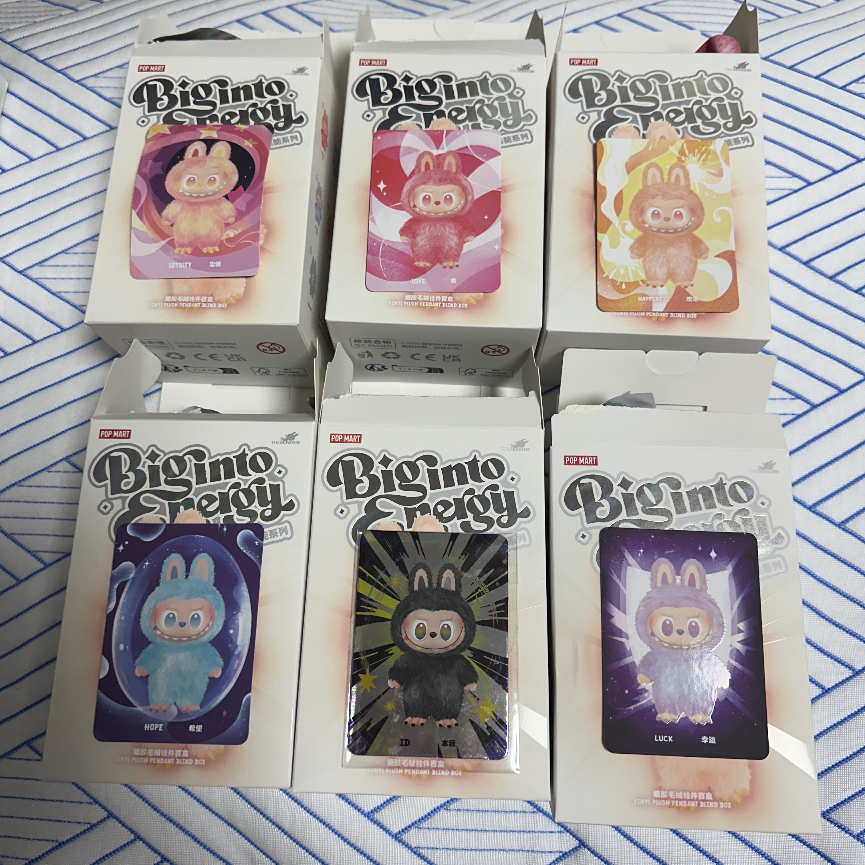 Pop Mart Labubu The Monsters Highlight Series Sealed Case (6 Blind Boxes), Pop Mart Labubu The Monsters Highlight Series ID Keyring (Opened Case) 착용 스타일 - 3