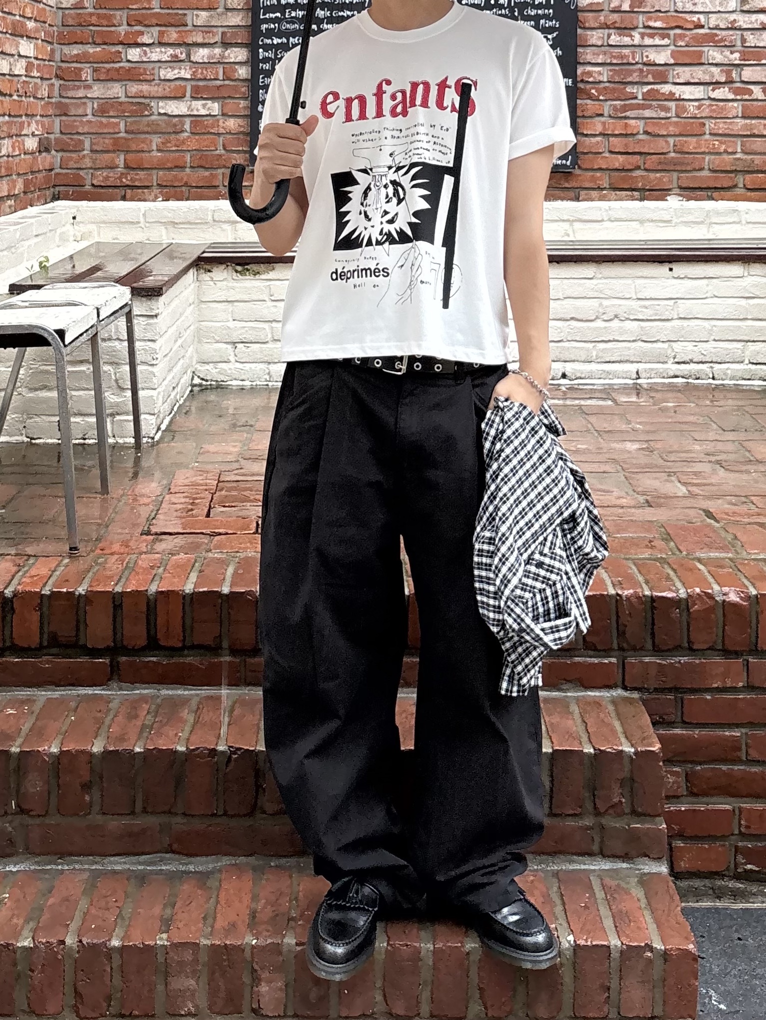 Dr. Martens Adrian Smooth Black 착용 스타일 - 8