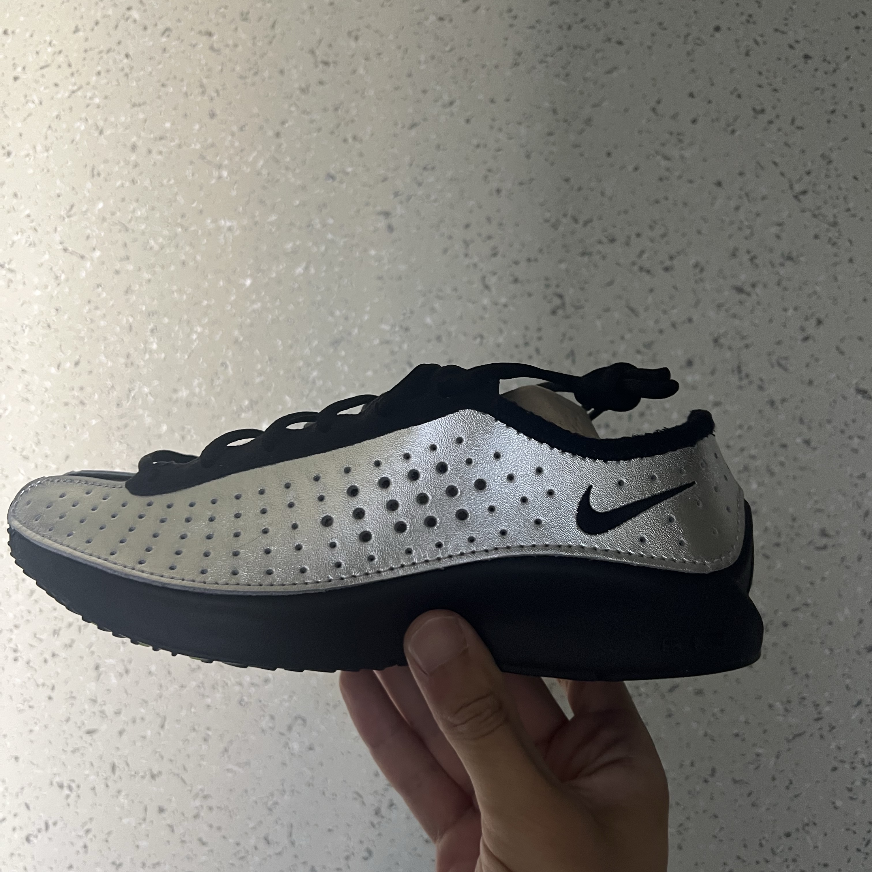 (W) Nike Air Superfly Metallic Silver and Black 착용 스타일 - 1