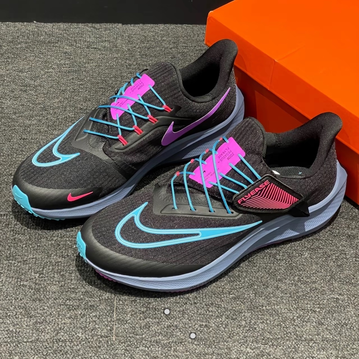 Nike Air Zoom Pegasus 39 Flyease SE Black Baltic Blue 착용 스타일 - 2