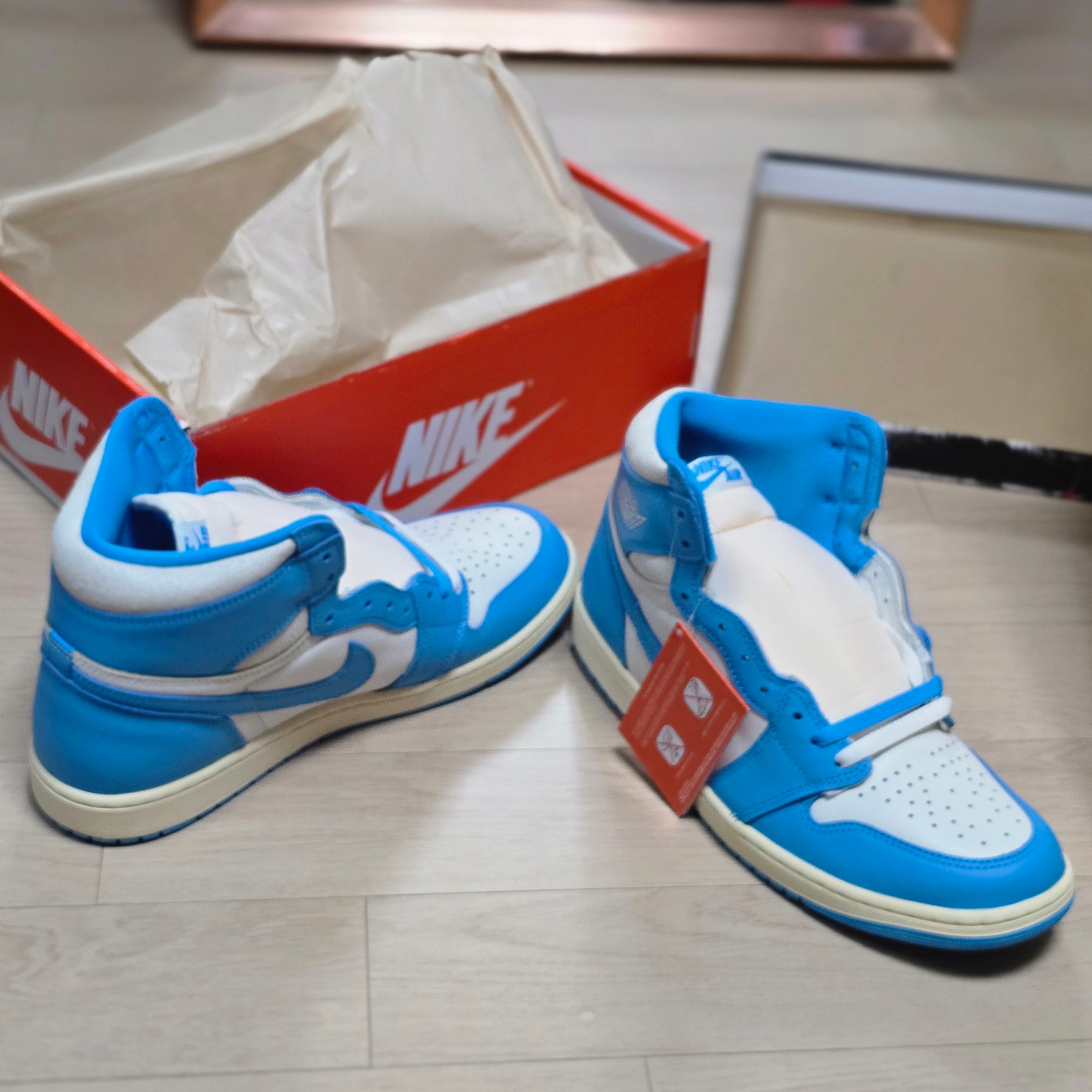 Jordan 1 Retro High OG UNC Reimagined 착용 스타일 - 1