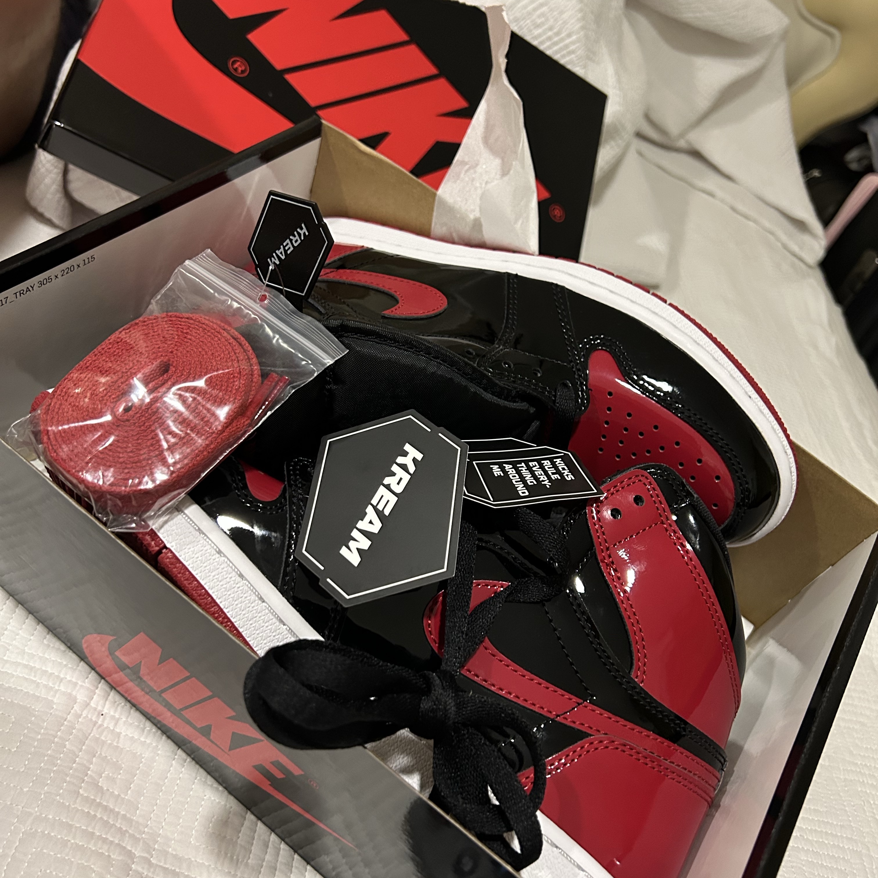 Jordan 1 Retro High OG Patent Bred 착용 스타일 - 5