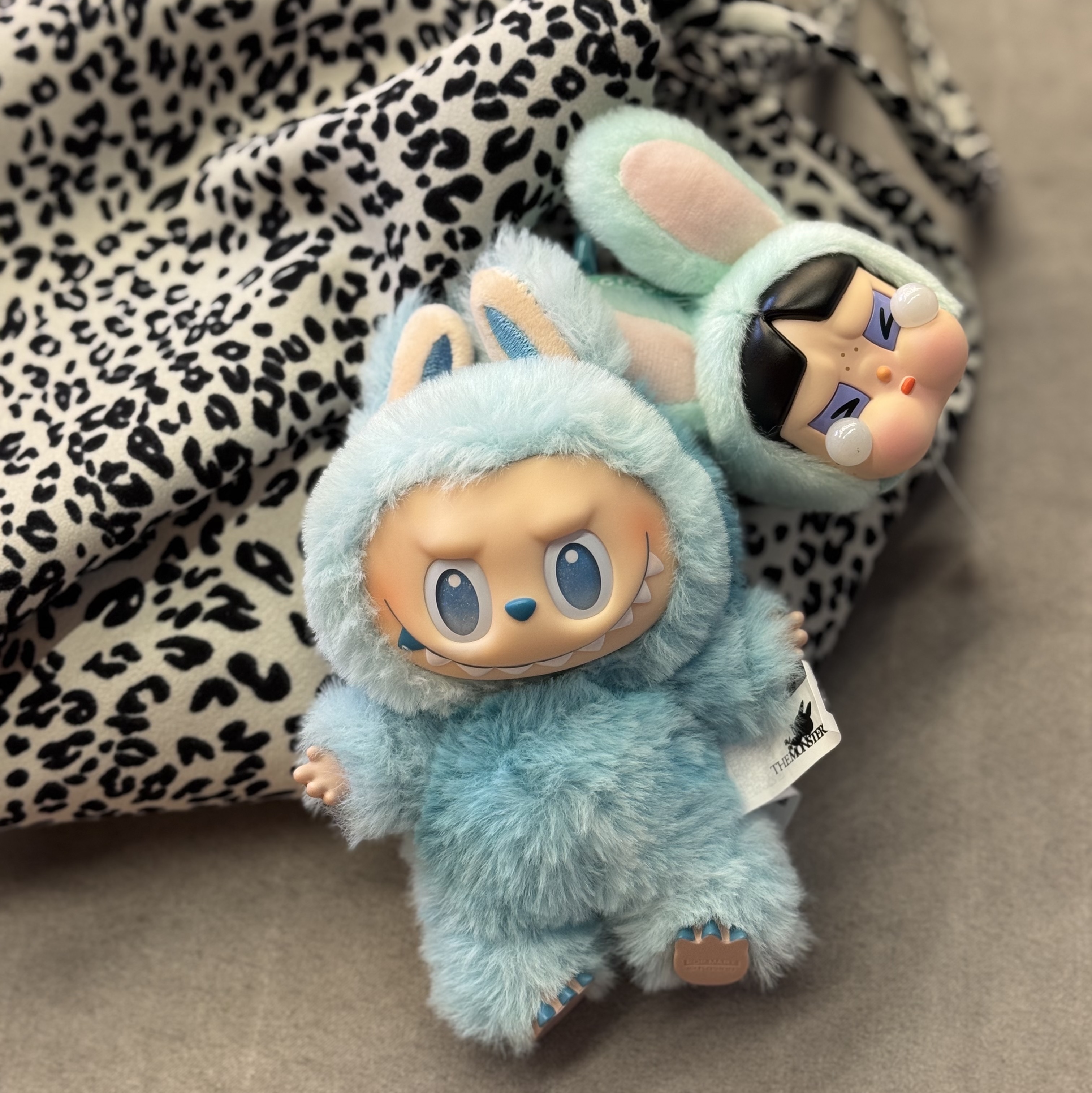 Pop Mart Labubu The Monsters Highlight Series Sealed Case (6 Blind Boxes), Pop Mart Crybaby x Powerpuff Girls Series Keyring Bunny Buttercup (Opened Case) 착용 스타일 - 2