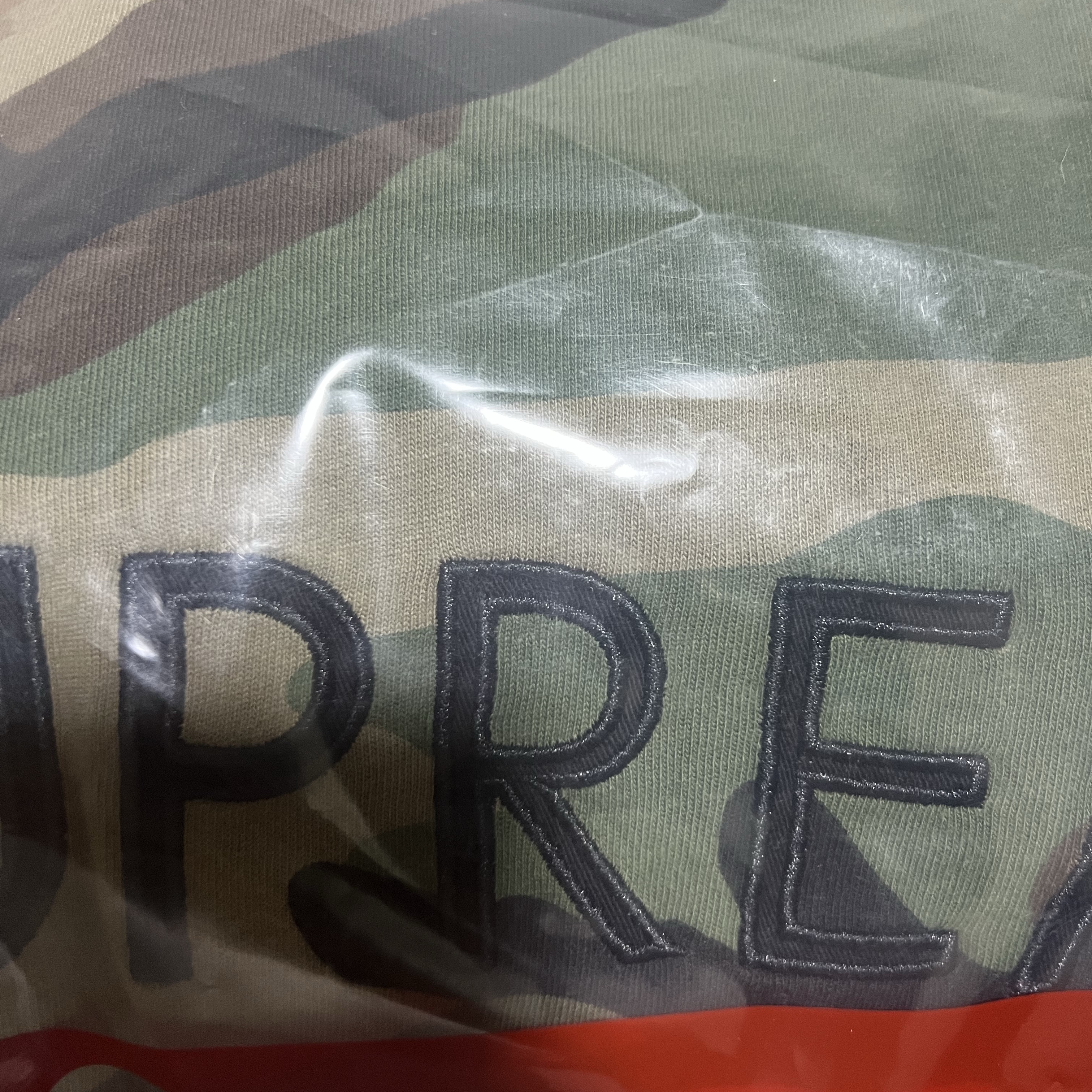 Supreme Capital S/S Top Woodland Camo - 25SS 착용 스타일 - 2