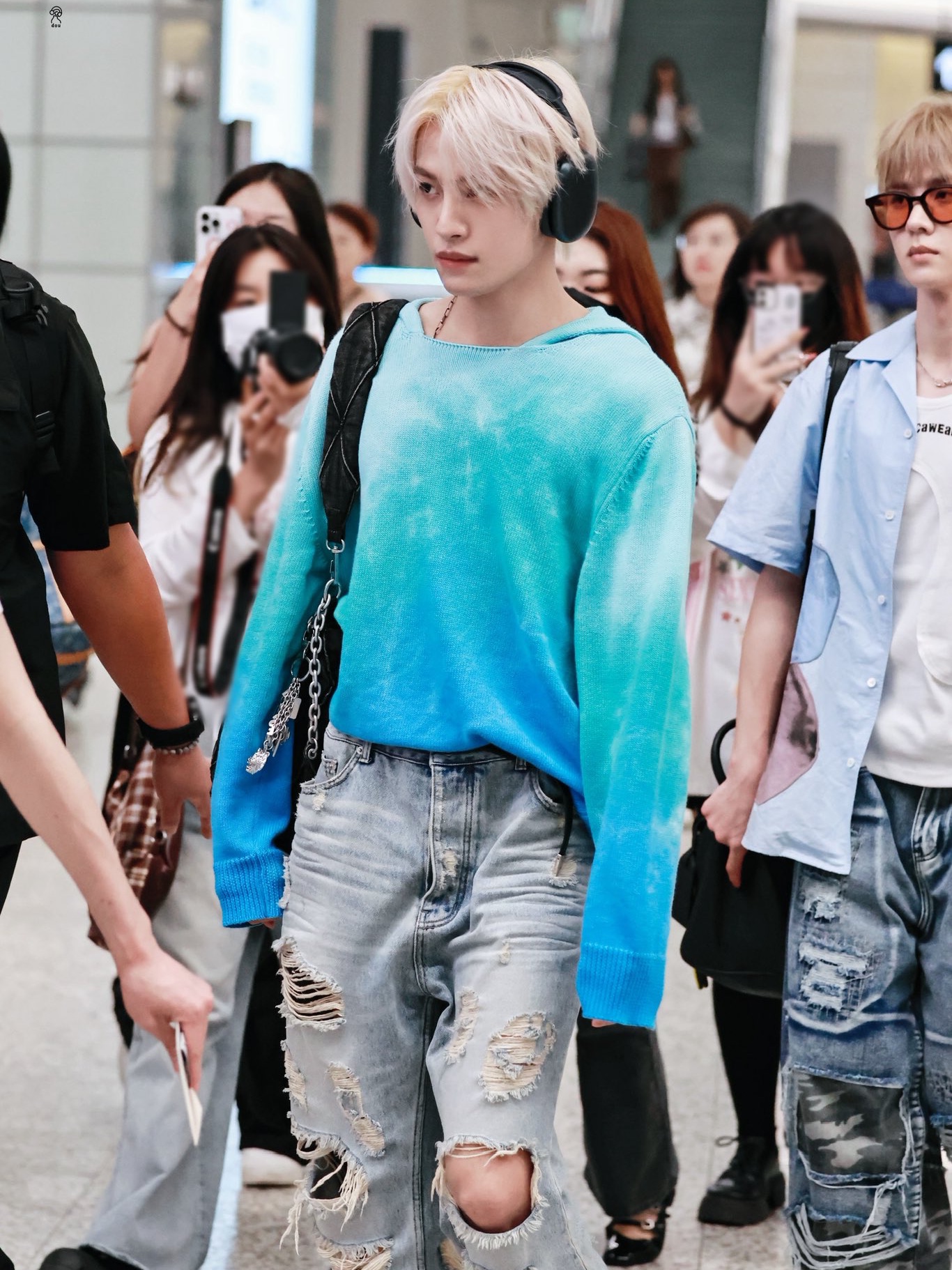 Undermycar 25SS Angel Ring Destroyed Slim Flare Jeans Gray 착용 스타일
