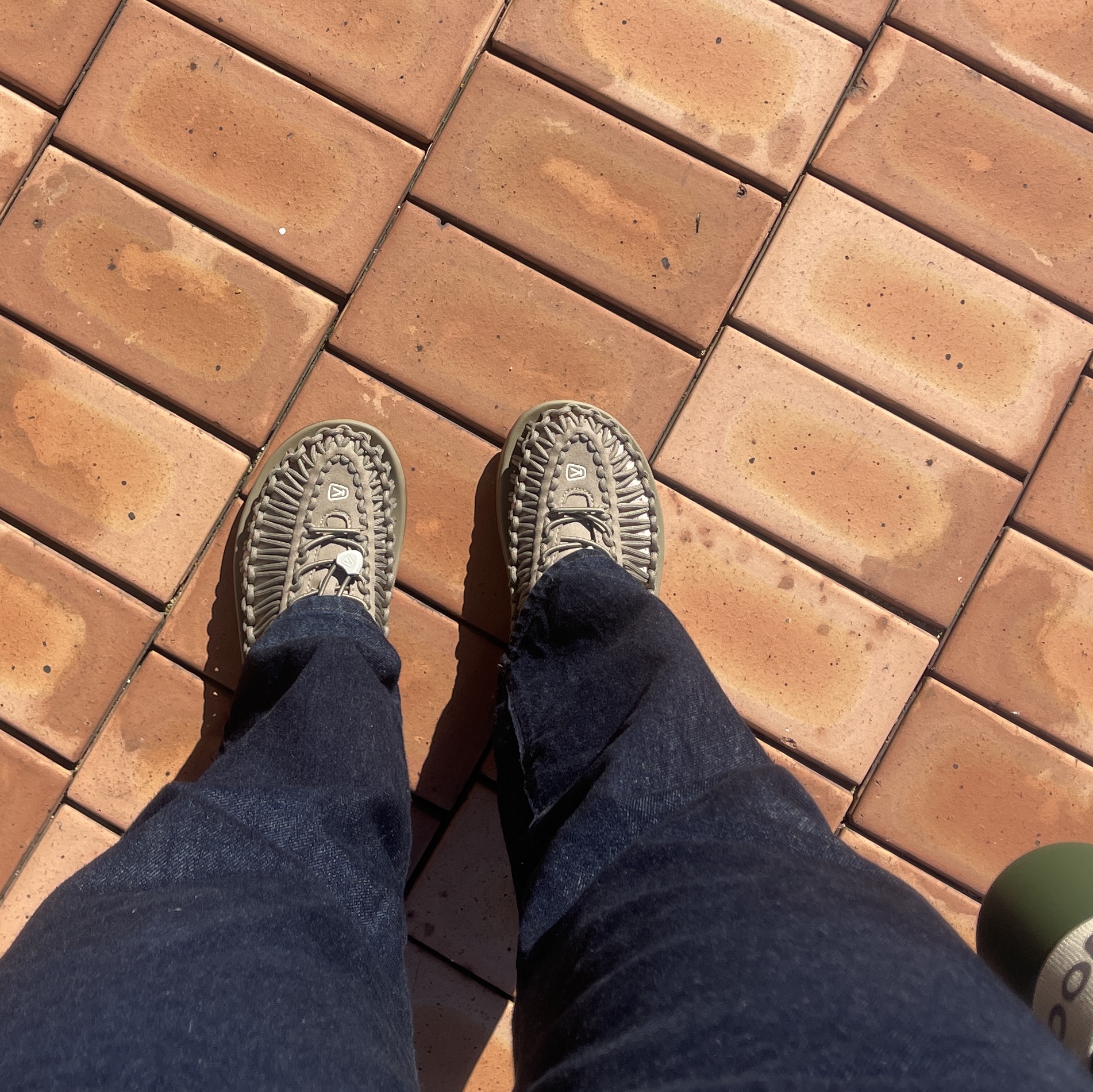 Keen Uneek Sandals Timberwolf Plaza Taupe 착용 스타일