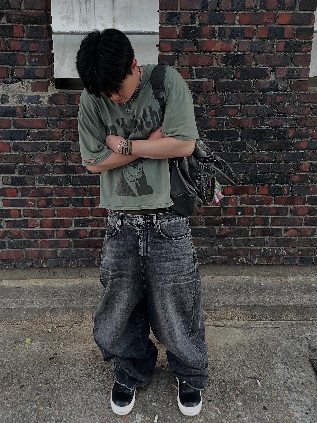 (W) Balenciaga Low Crotch Jeans Black, Rick Owens Geobasket Sneakers Black Milk 착용 스타일 - 1