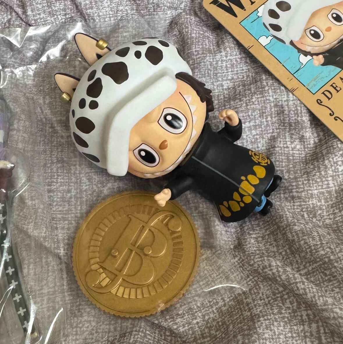 Pop Mart Labubu The Monsters x One Piece Series Figures Sealed Case (1 Blind Box) 착용 스타일