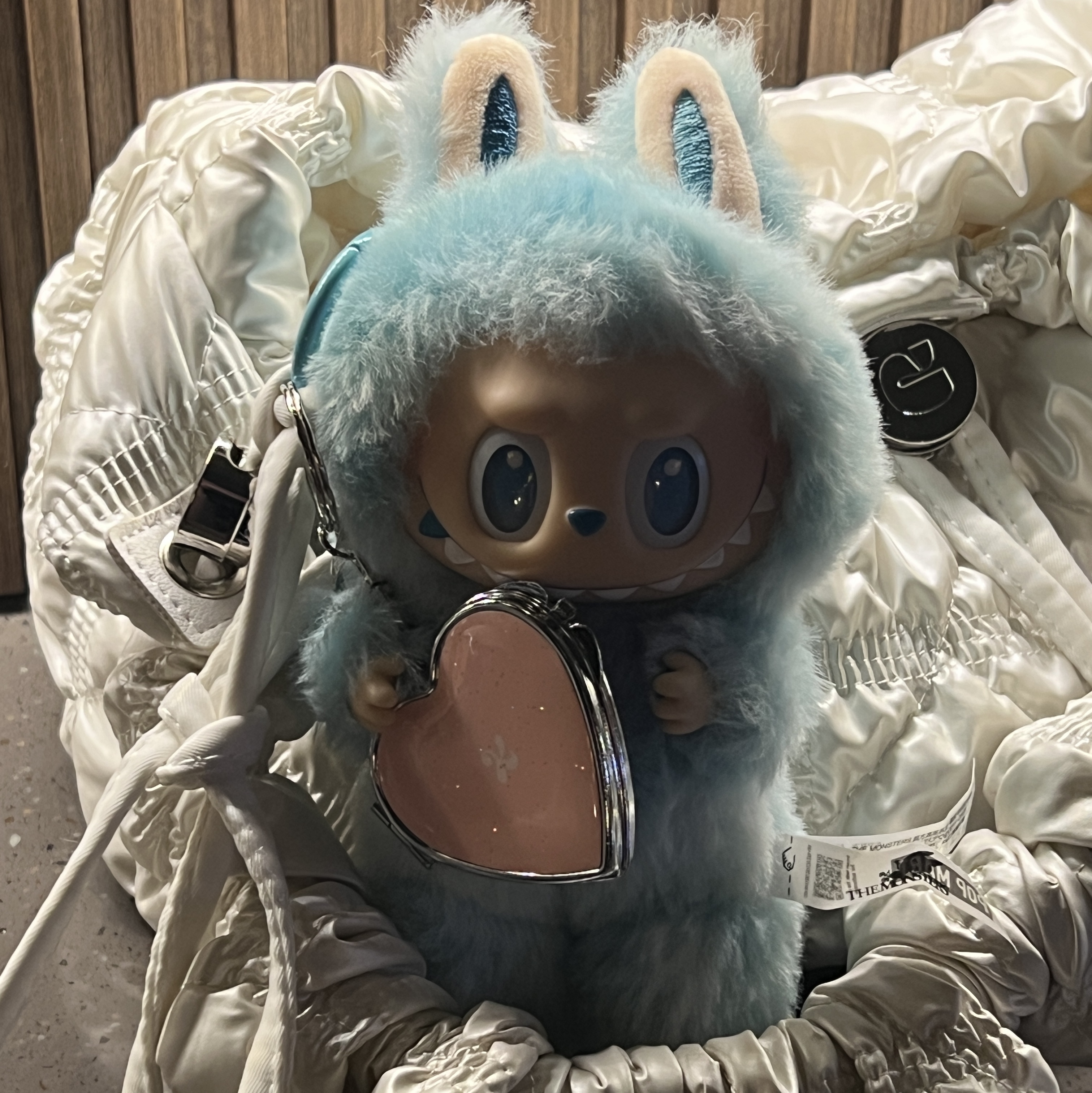 Pop Mart Labubu The Monsters Highlight Series Sealed Case (1 Blind Box) 착용 스타일