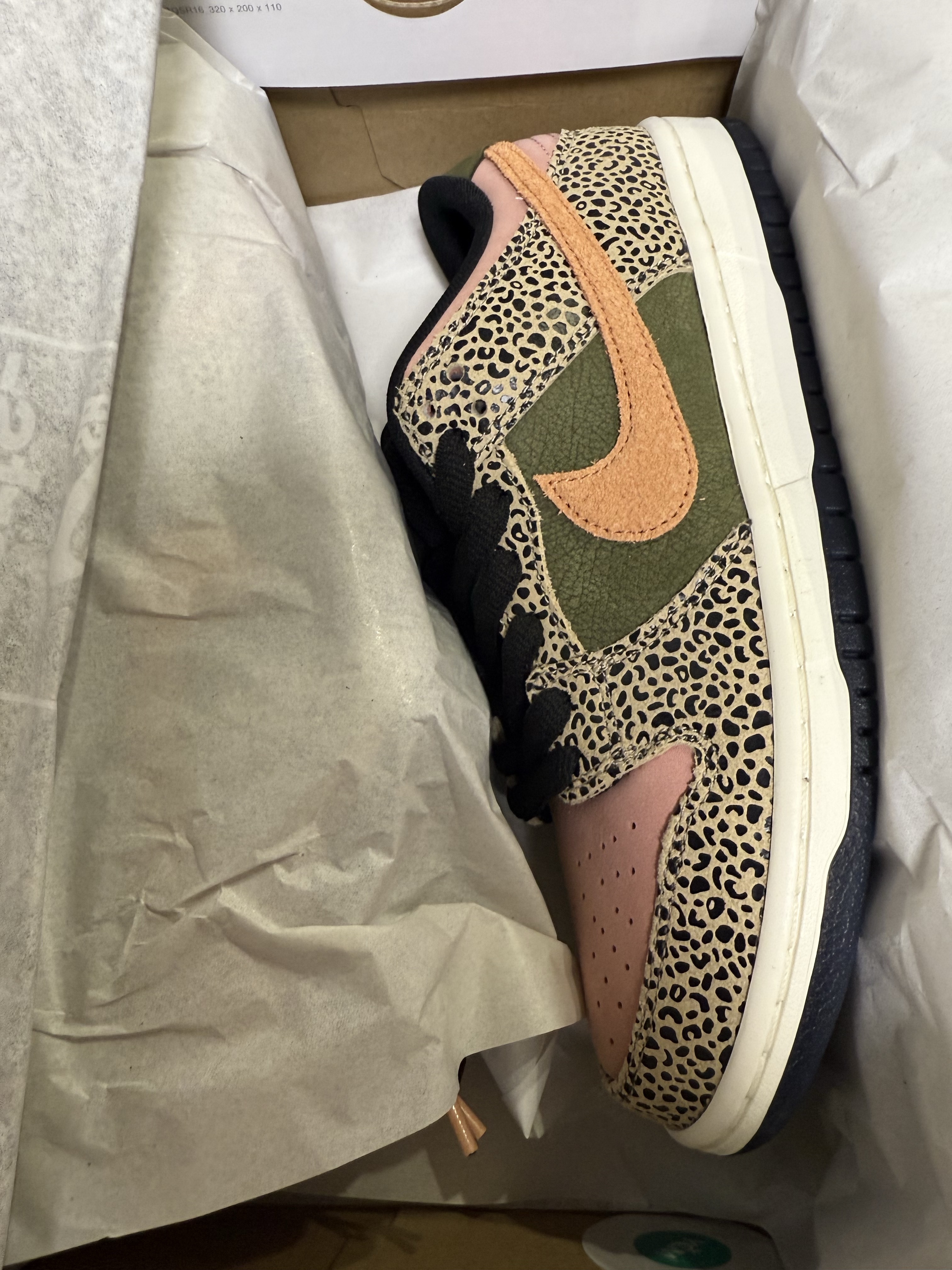Nike x Arts-Rec Skateshop SB Dunk Low Pro Rust Pink and Rough Green 착용 스타일