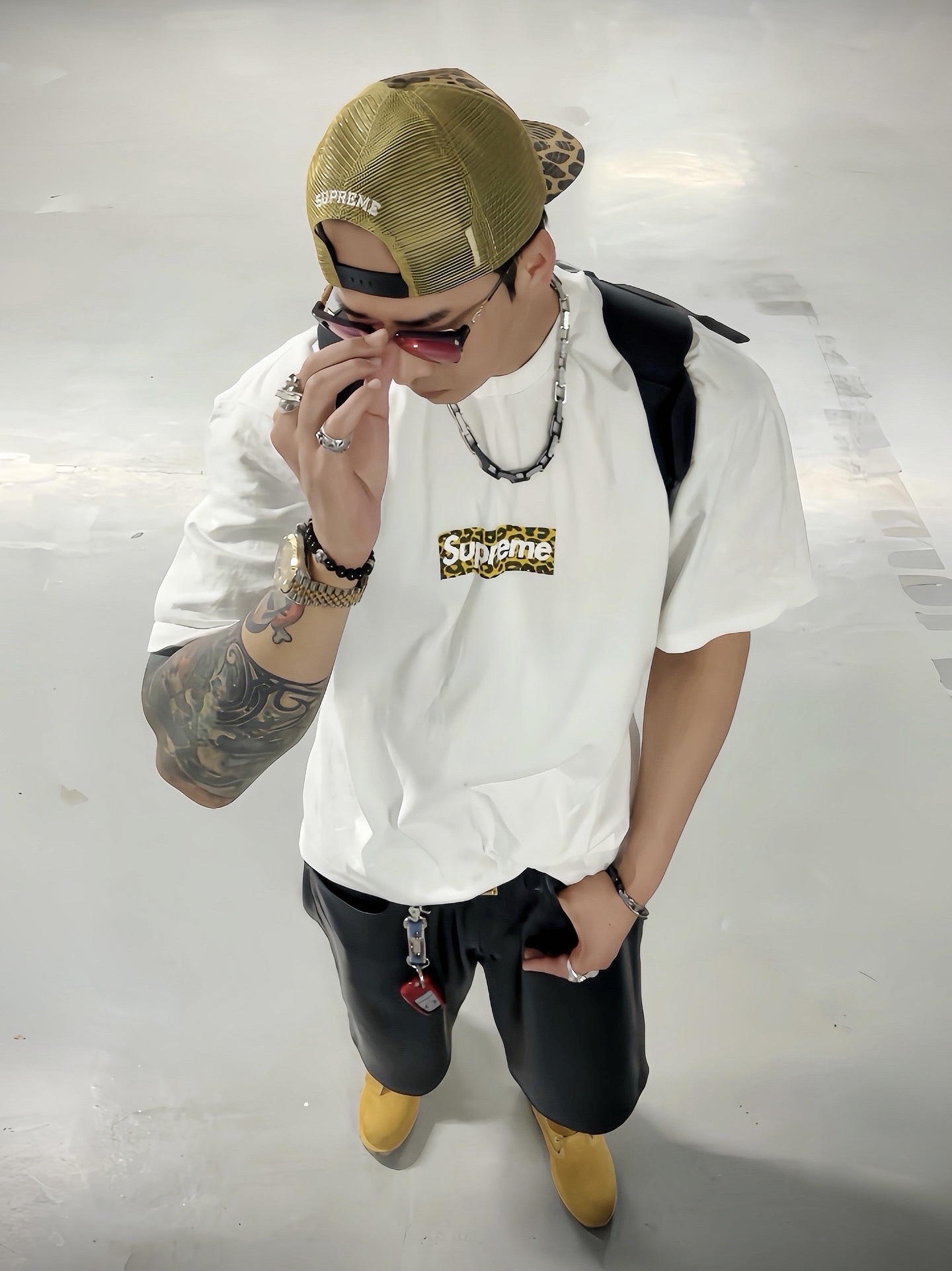 Supreme x Toy Machine Mesh Back 5-Panel Leopard - 24SS, Supreme Shanghai Box Logo T-Shirt White - 24SS 착용 스타일