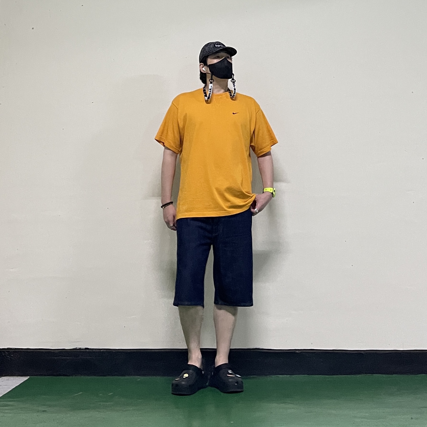 Crocs Classic Hiker Clog Black, Nike x Kim Jones Oversized T-Shirt Circuit Orange - US/EU 착용 스타일 - 1