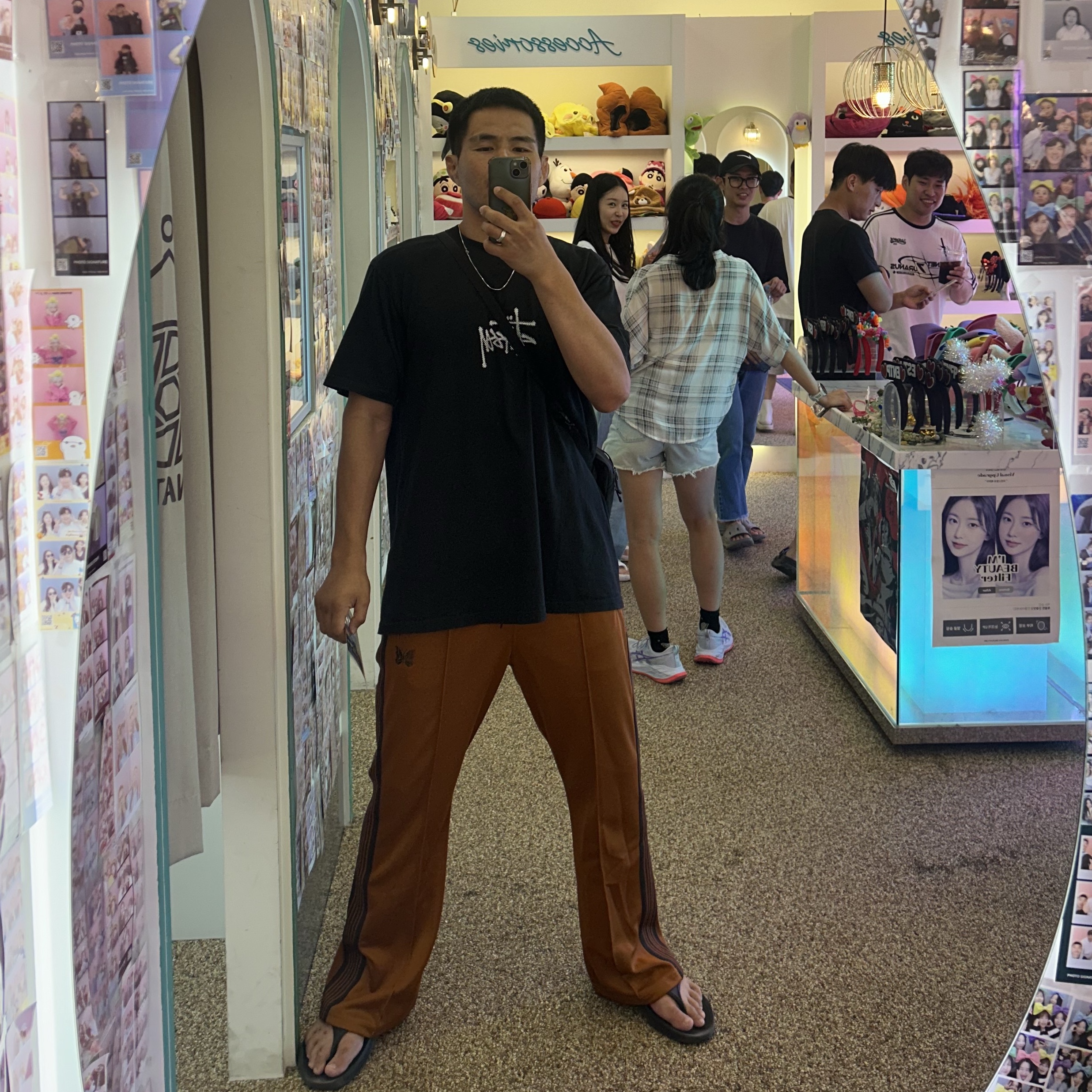 Needles H.D. Track Pants Poly Smooth Rust, Stussy Surf Tomb Pigment Dyed T-Shirt Black 착용 스타일