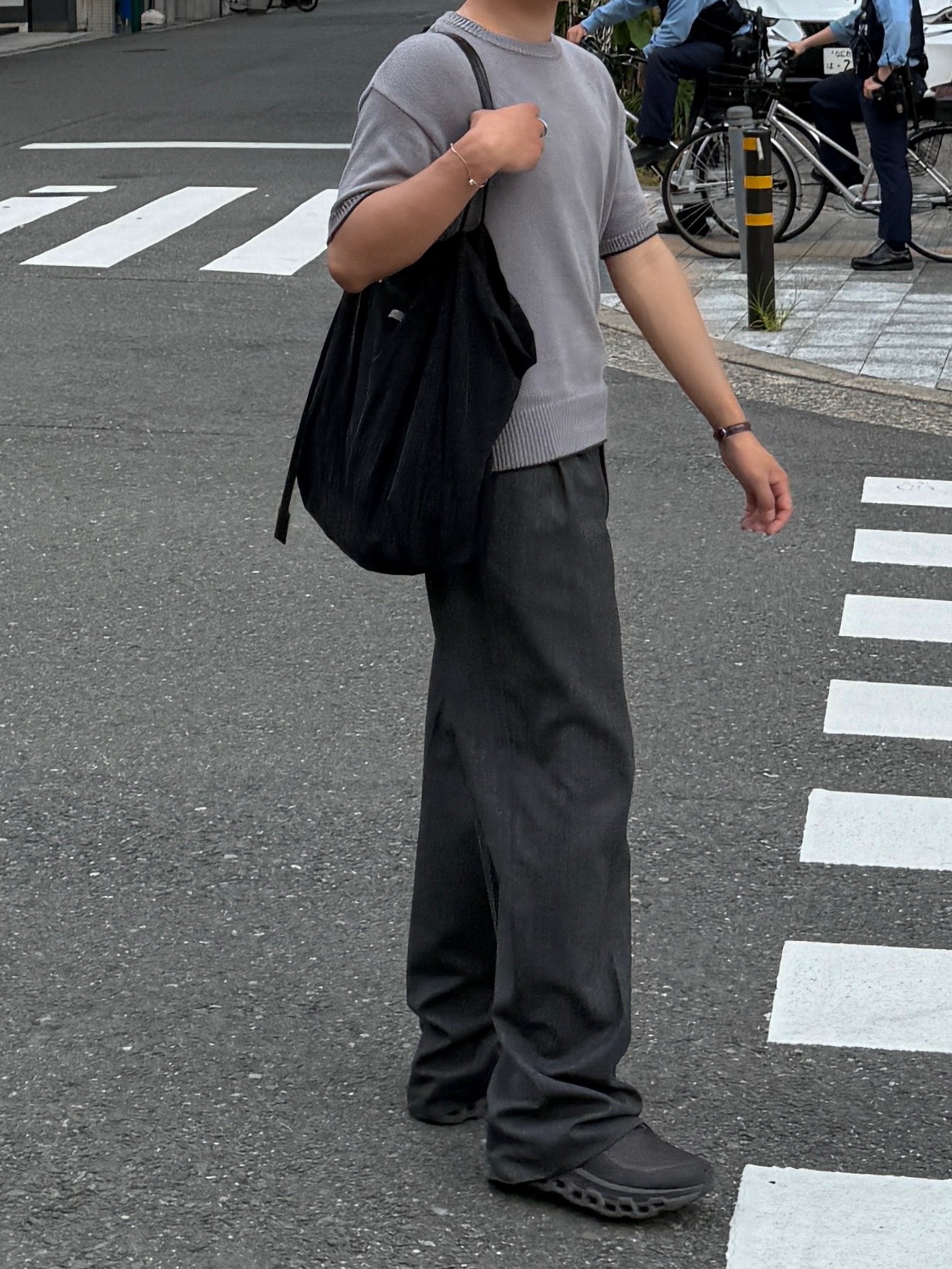 On Running x Post Archive Faction (Paf) Cloudmonster 2 Thorn Brown, Waviness Drift Round-Neck Half Knit Grey Black 착용 스타일 - 2