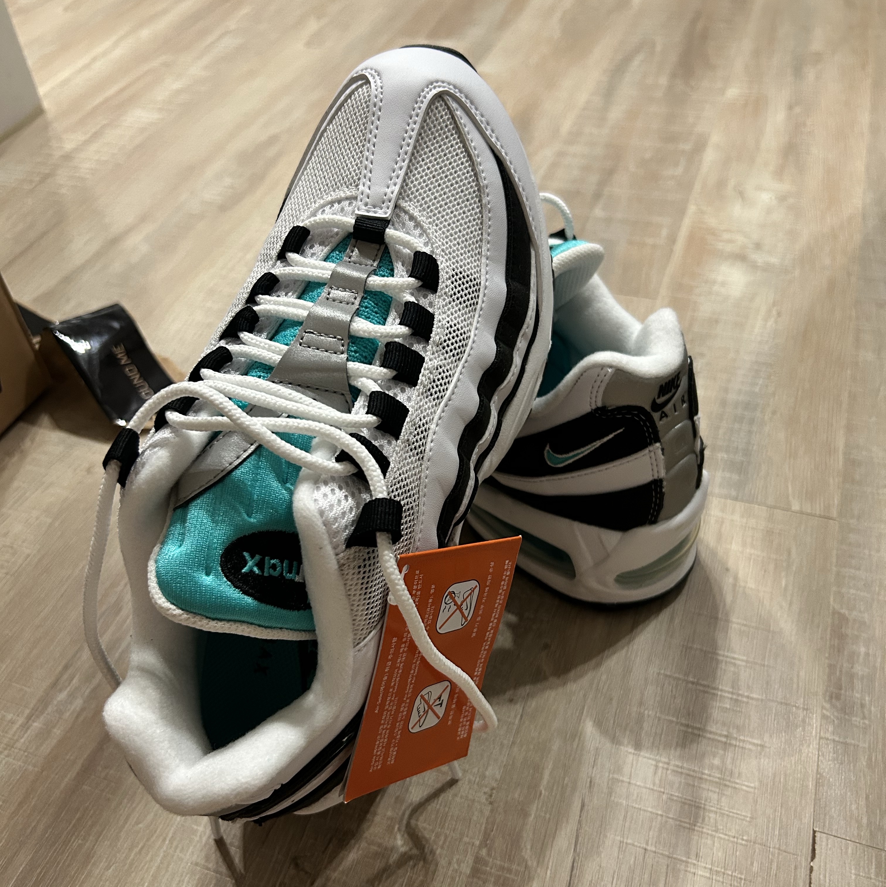 Nike Air Max 95 OG White and Black 착용 스타일