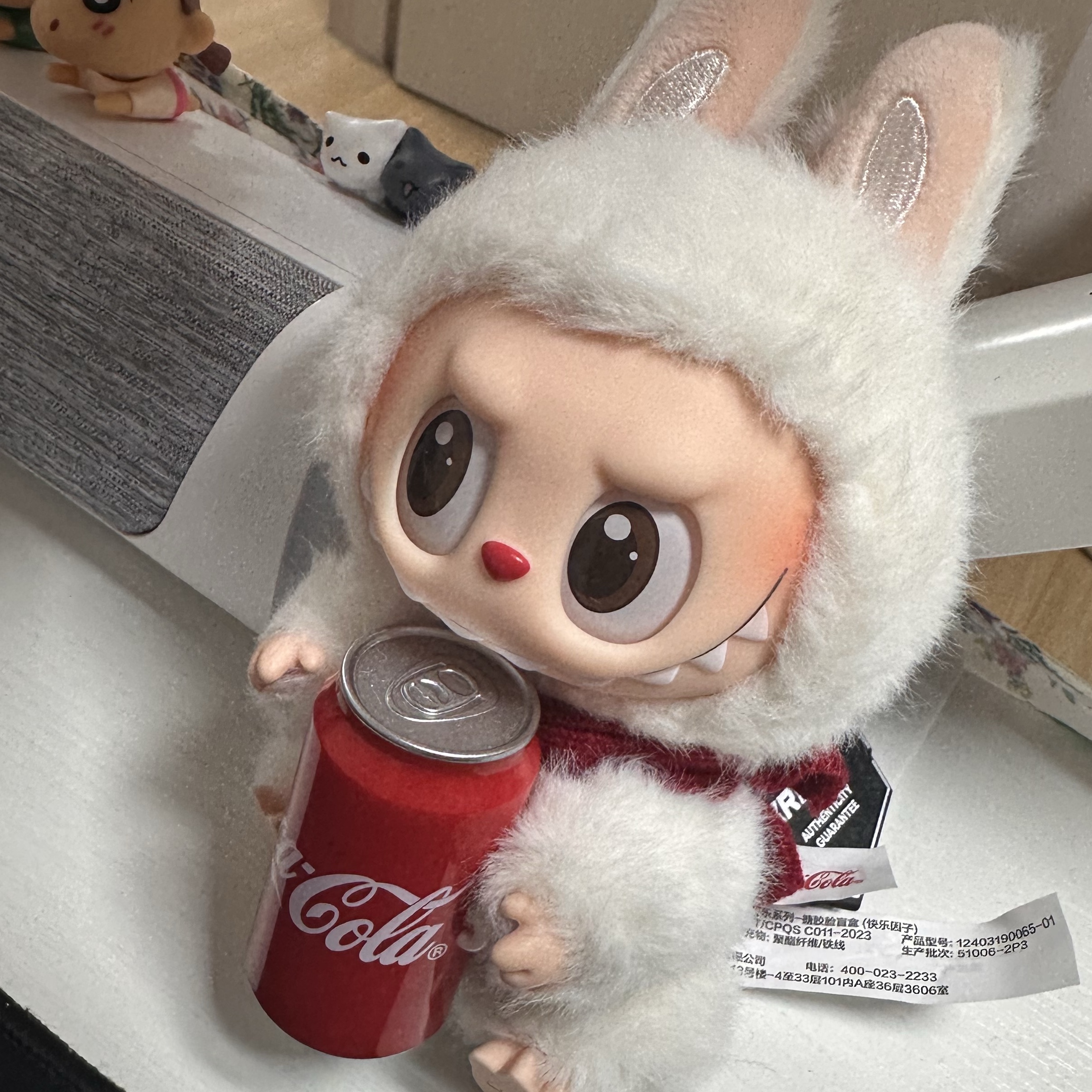 Pop Mart Labubu Coca Cola Series Happy Factor Keyring (Opened Case) 착용 스타일