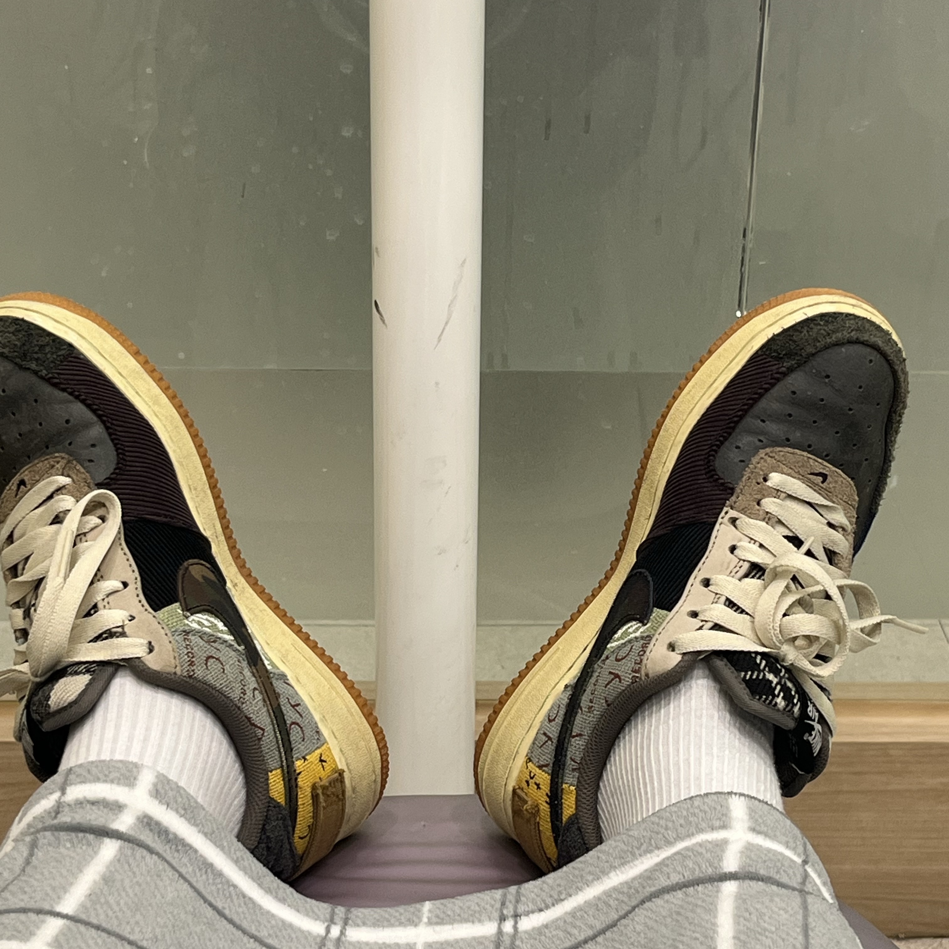 Nike x Travis Scott Air Force 1 Low Cactus Jack 착용 스타일