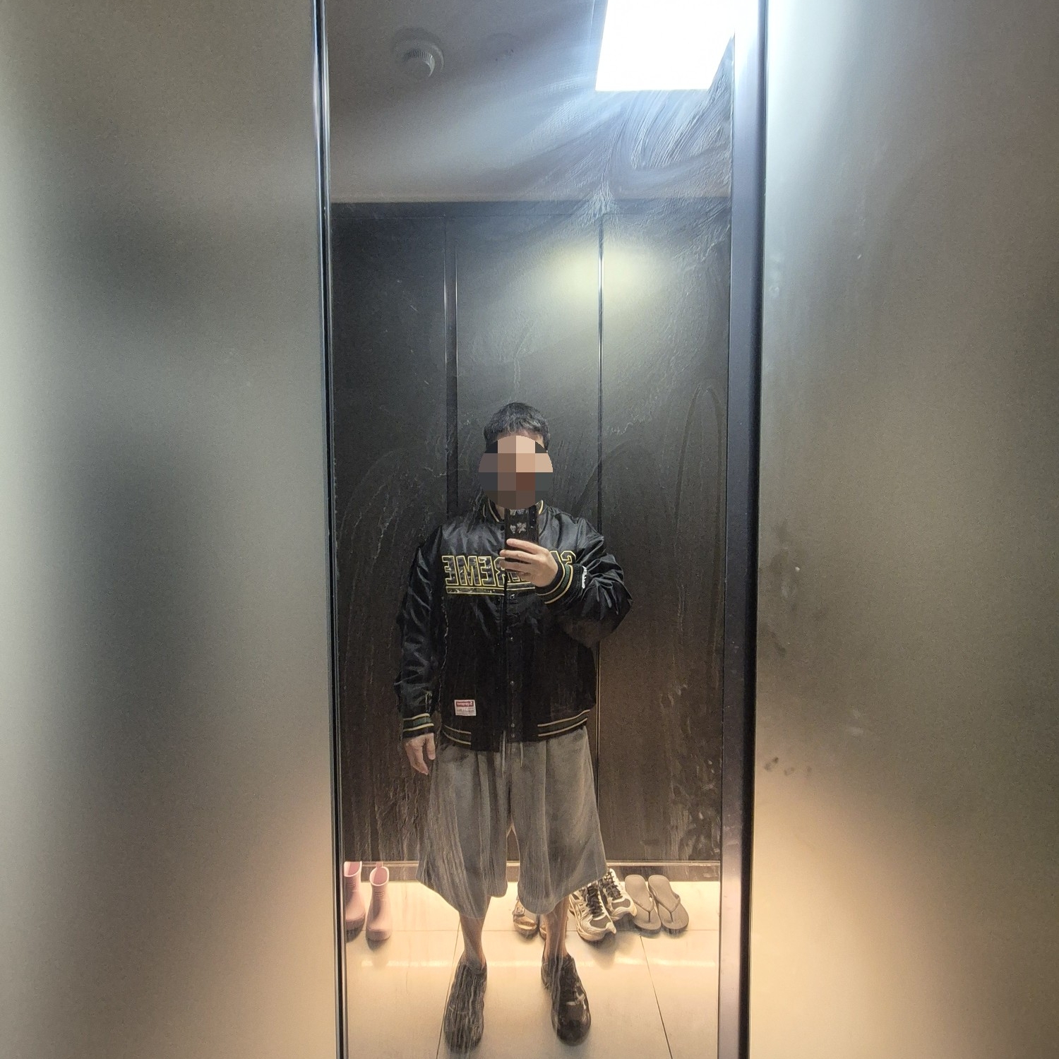 Supreme Mitchell & Ness Camo Logo Varsity Jacket Black - 25SS 착용 스타일 - 1