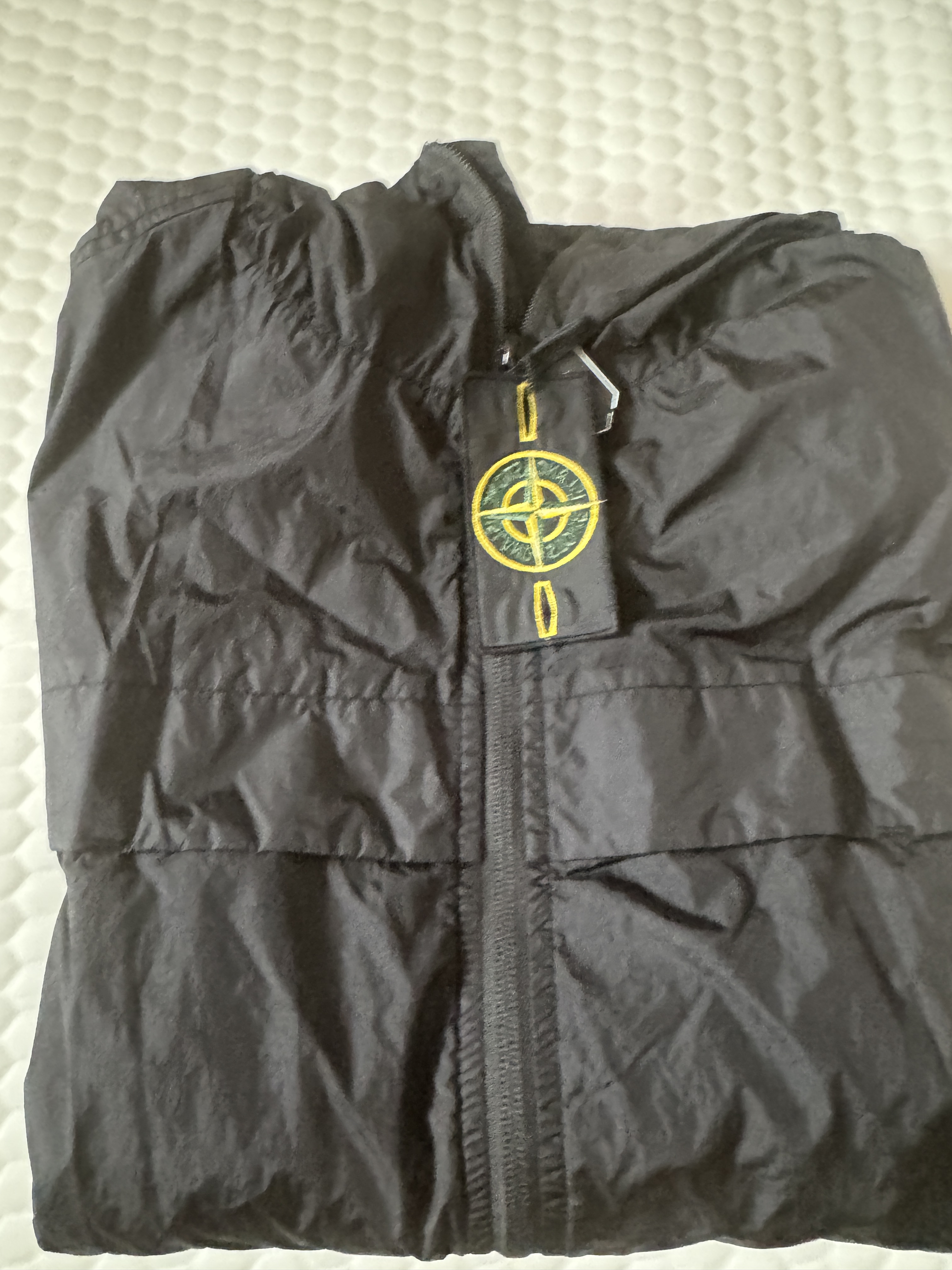 Stone Island 40922 Garment Dyed Crinkle Reps R-Nylon Dark Grey - 24SS 착용 스타일