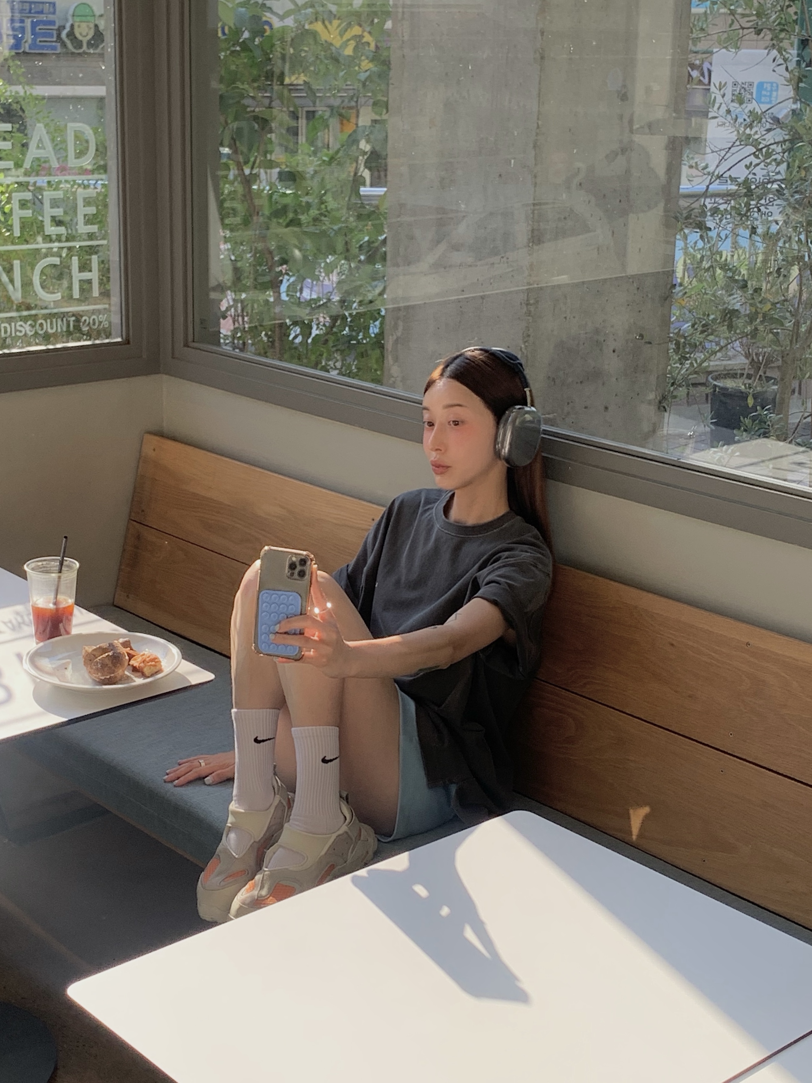 Apple AirPods Max Lightning Space Gray (Korean Ver.), Roa Hiking Rozes Sand Orange 착용 스타일 - 1