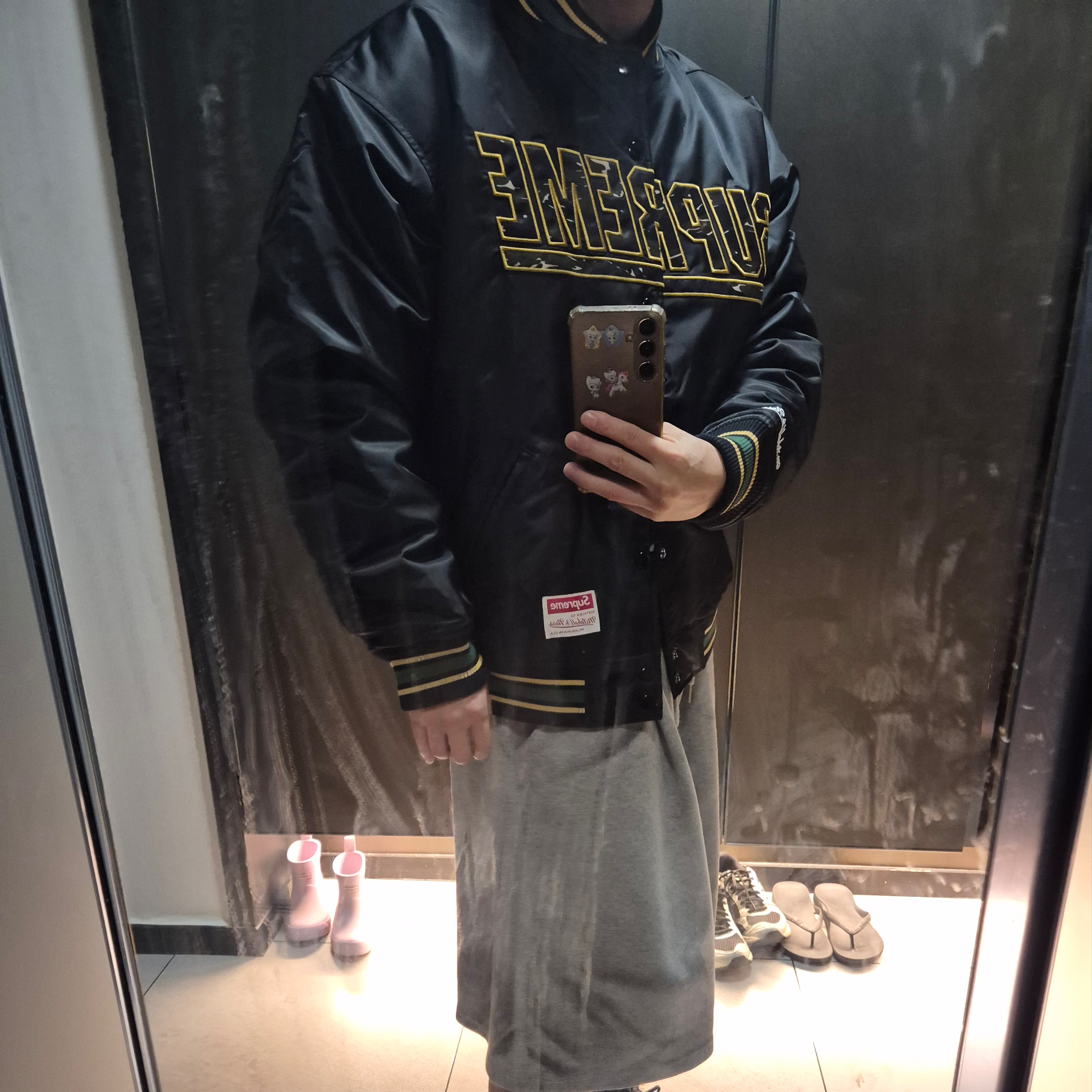 Supreme Mitchell & Ness Camo Logo Varsity Jacket Black - 25SS 착용 스타일 - 4