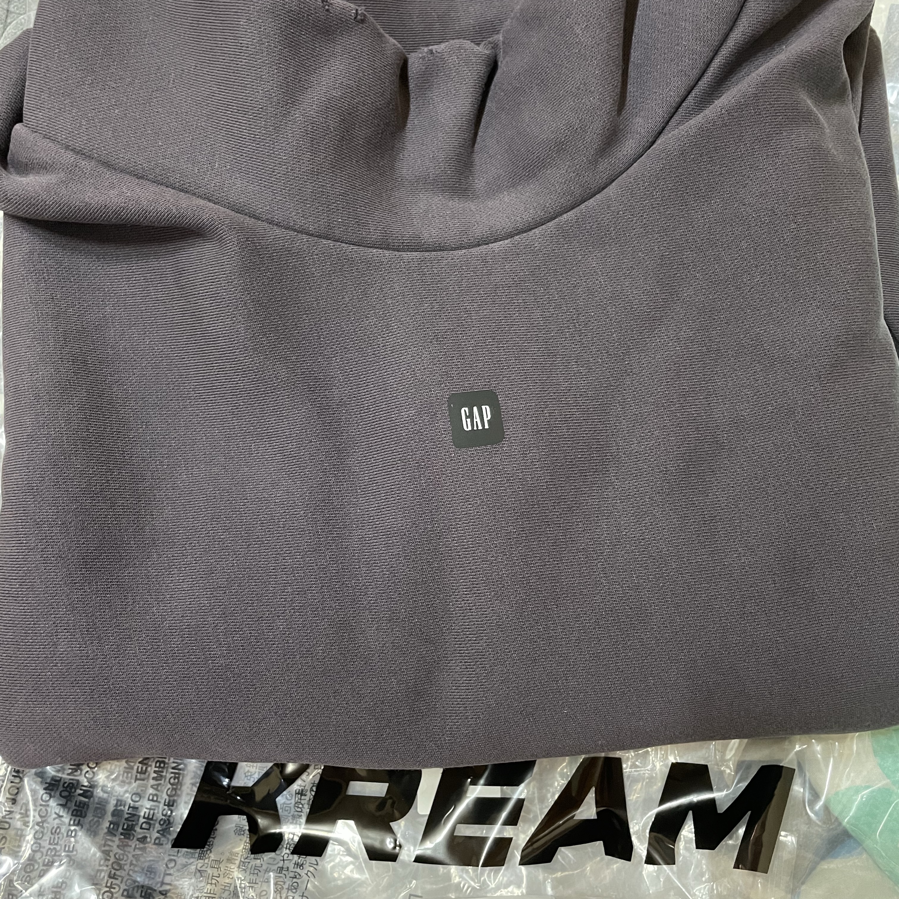 Yeezy Gap Engineered By Balenciaga High Neck Sweater Dark Grey 착용 스타일