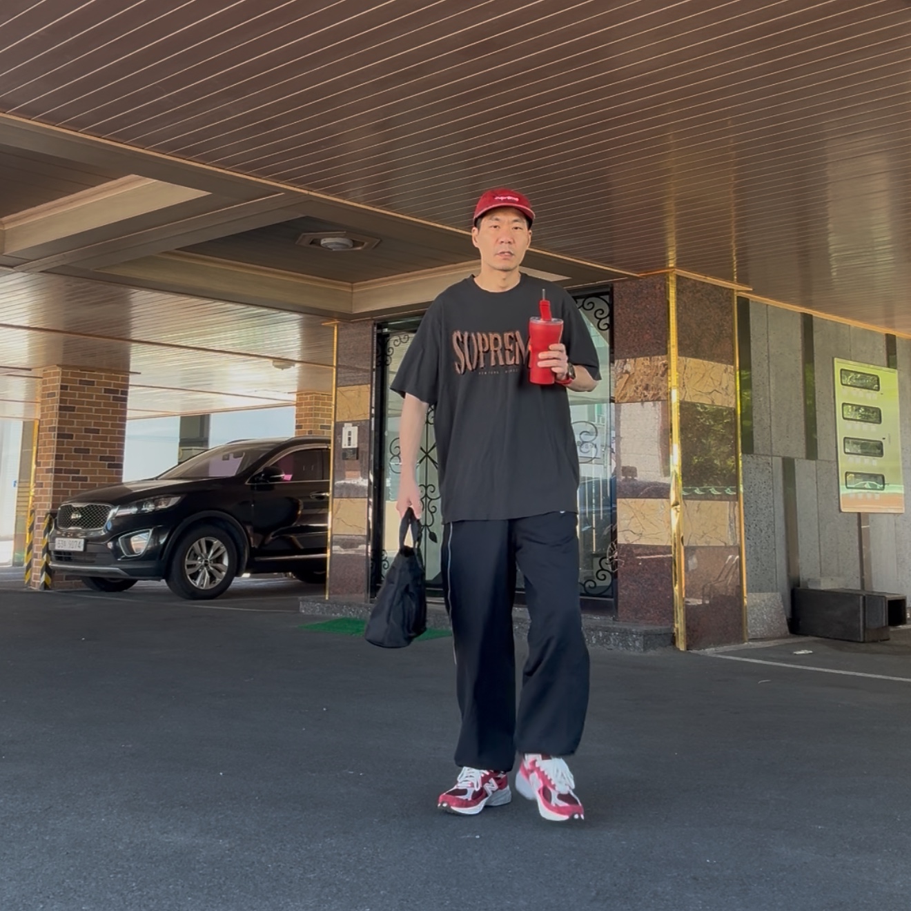 Supreme Coated Denim Camp Cap Red - 24SS, Supreme Flocked Washed S/S Top Black - 25SS 착용 스타일