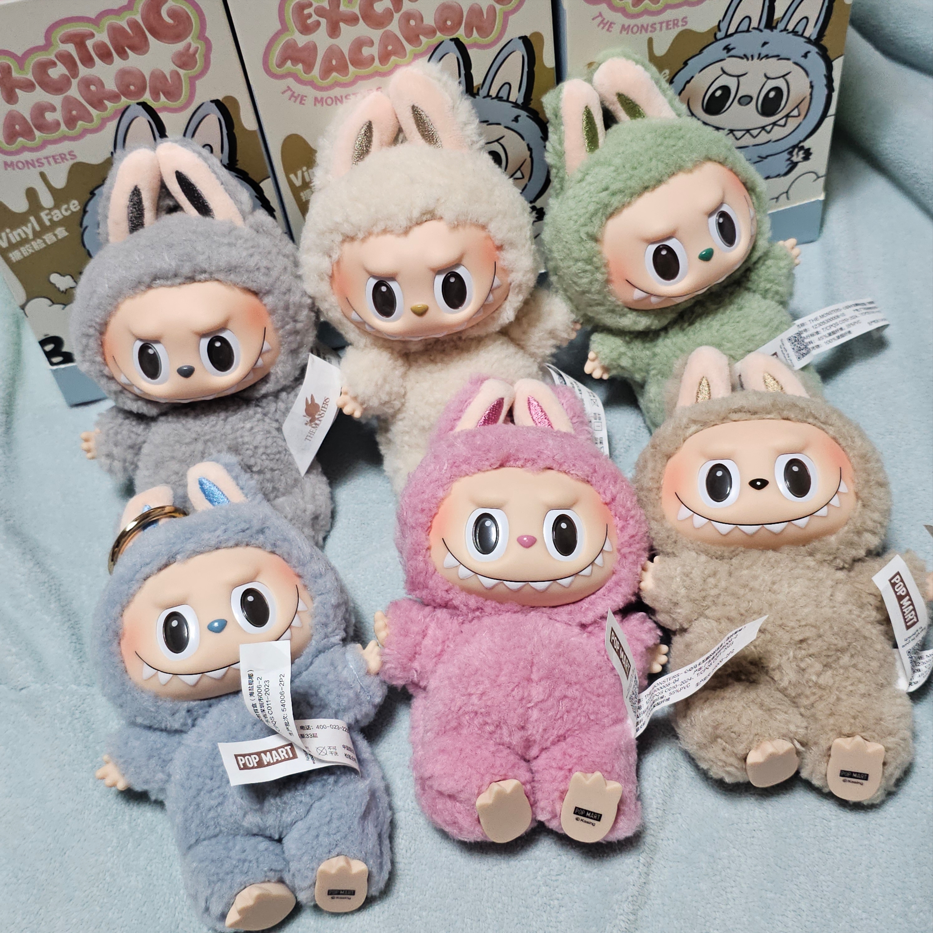 Pop Mart Labubu The Monsters Labubu Tasty Macarons Series Soymilk Keyring, Pop Mart Labubu The Monsters Labubu Tasty Macarons Series Sesame Bean Keyring (Opened Case) 착용 스타일