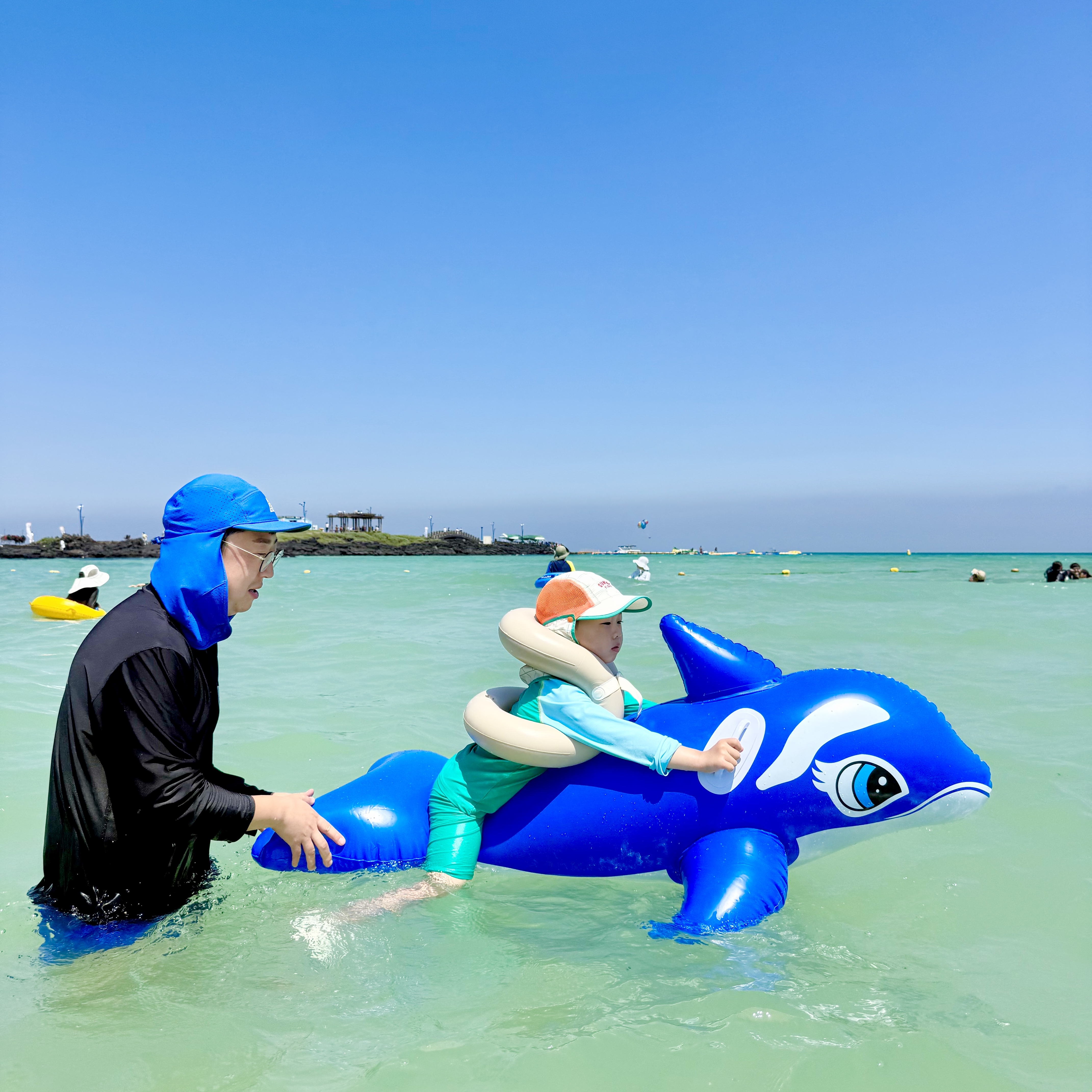 Nike ACG Fly Cap Game Royal, Nike Swim Essential 5 Inch Volley Shorts Game Royal 착용 스타일 - 6
