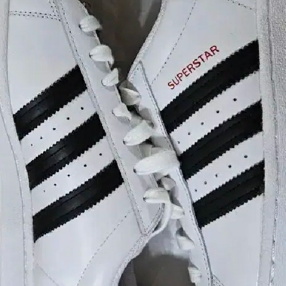 Adidas Superstar Scarlet 착용 스타일