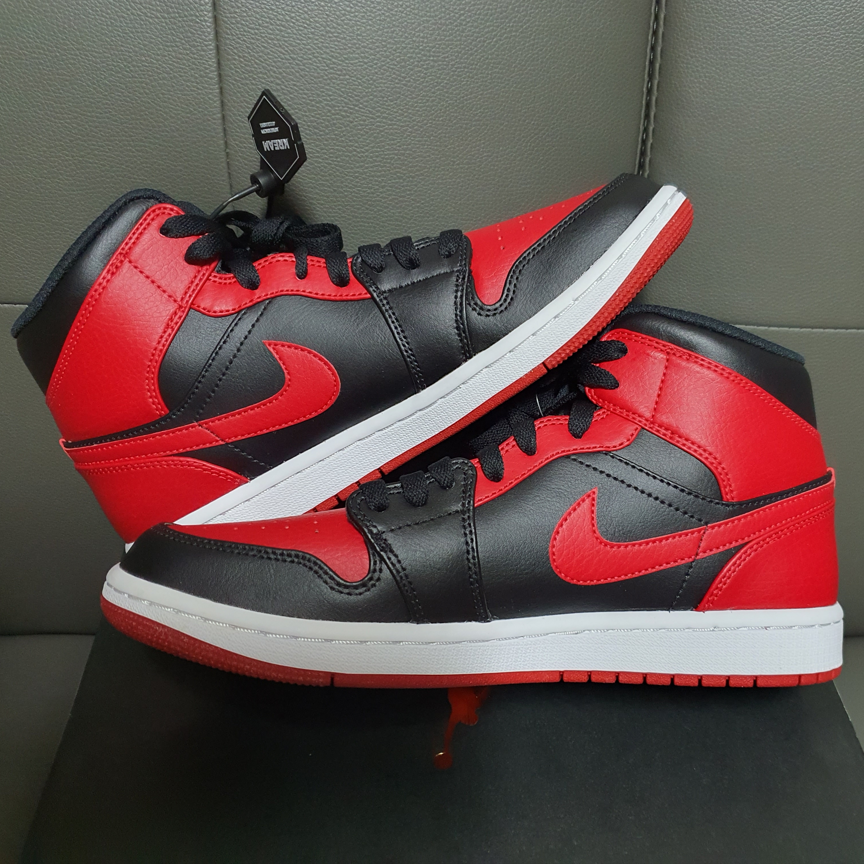 Jordan 1 Mid Bred Banned 2020 착용 스타일