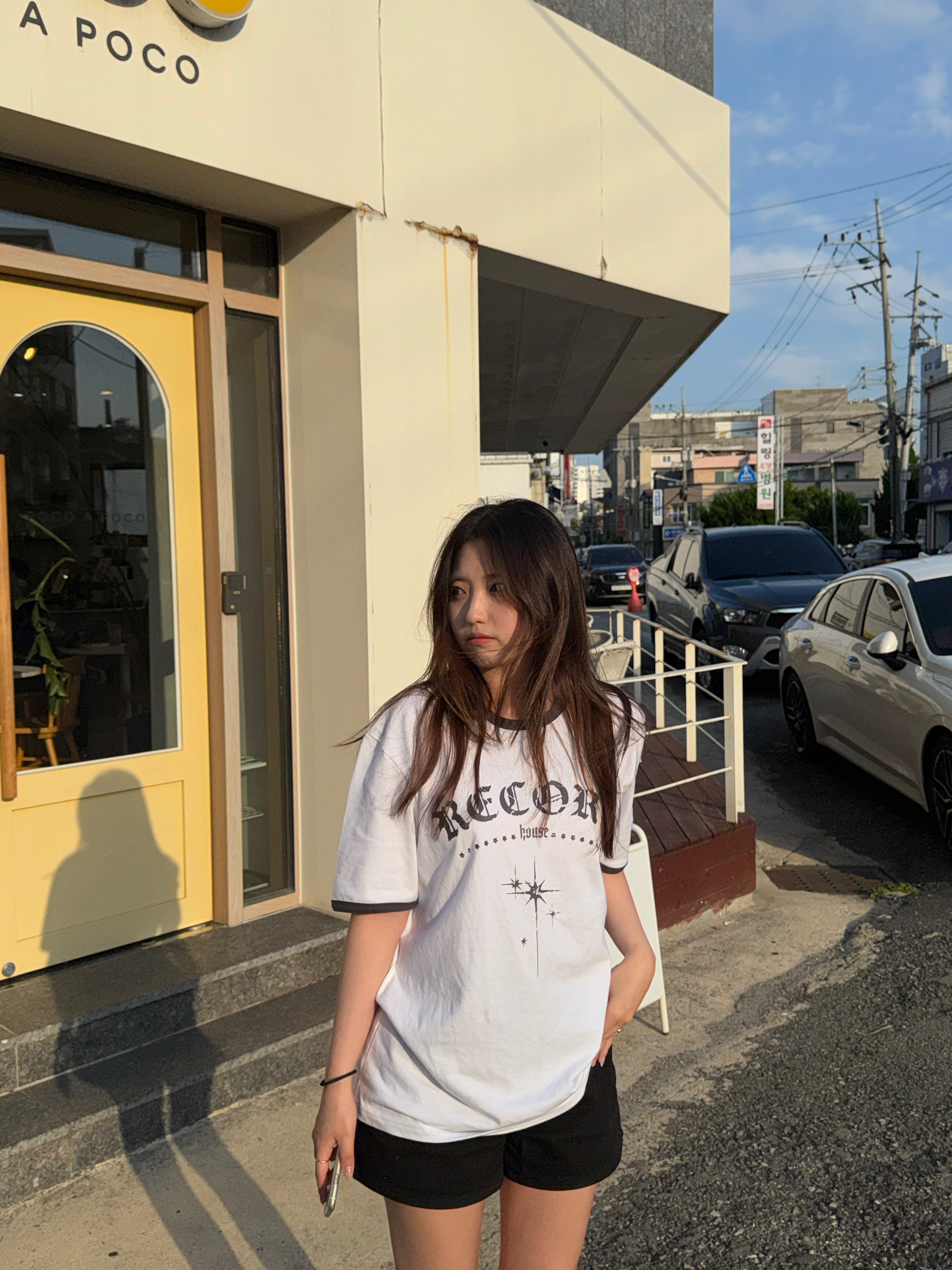 SLOW RECORD HOUSE Unisex RECORD Ringer Tee White 착용 스타일 - 4