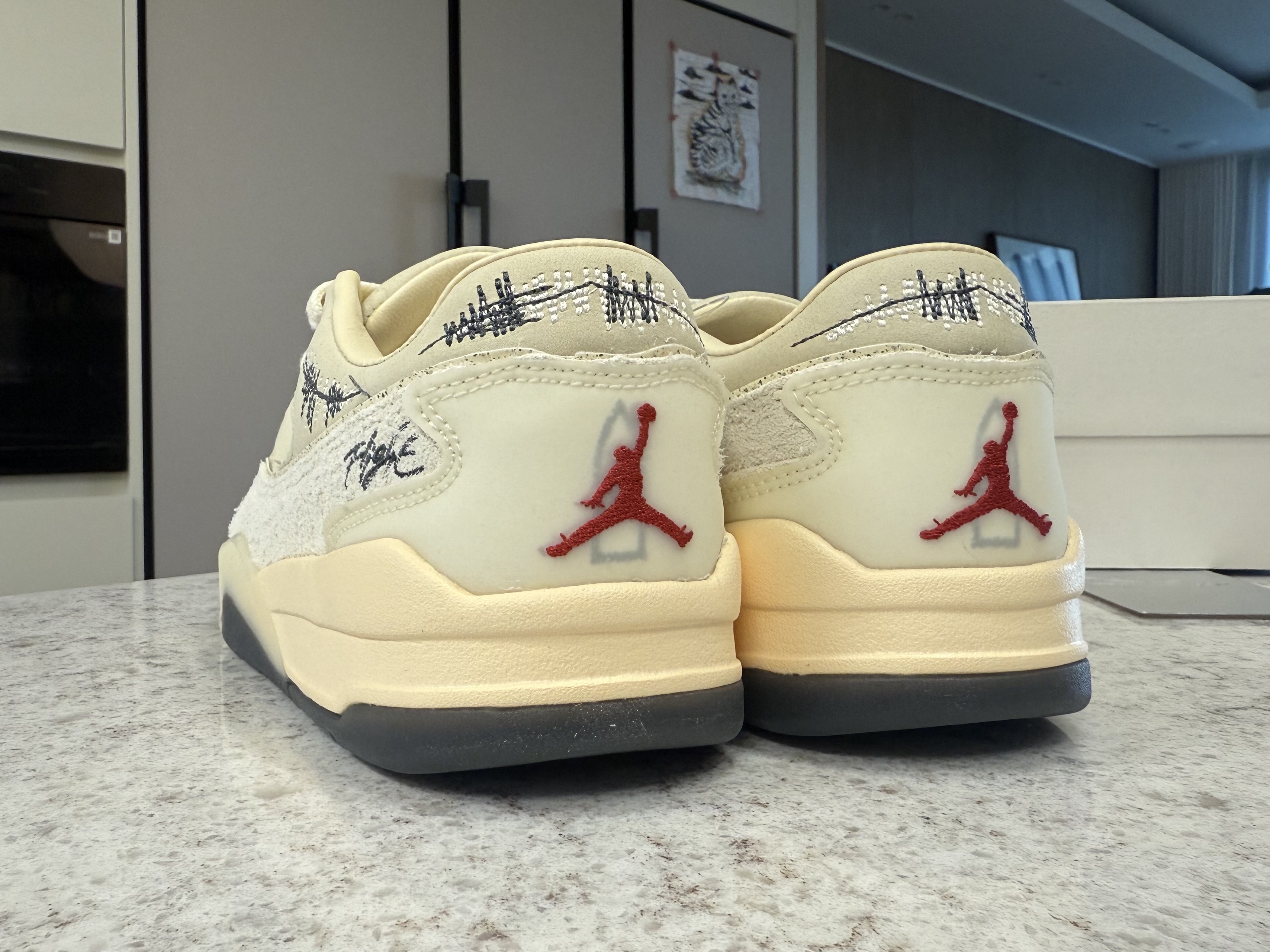 (W) Jordan x Tela Flight Court Crepe, (W) Nike x Veneda Carter Air Max Muse White and Cargo Khaki 착용 스타일 - 4