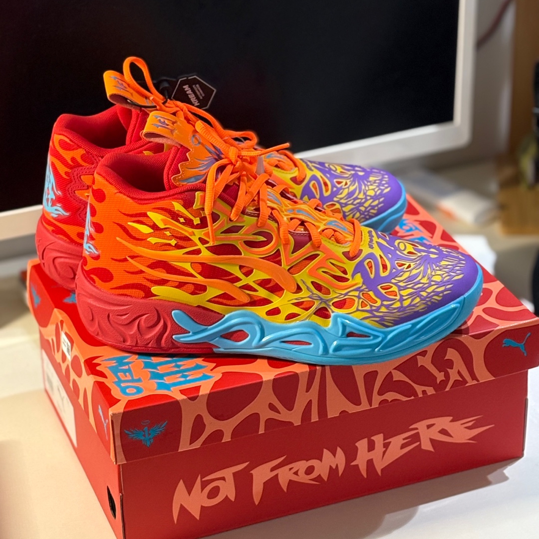 Puma MB.04 Lamelo Ball Phoenix Basketball Red Orange Blue 착용 스타일