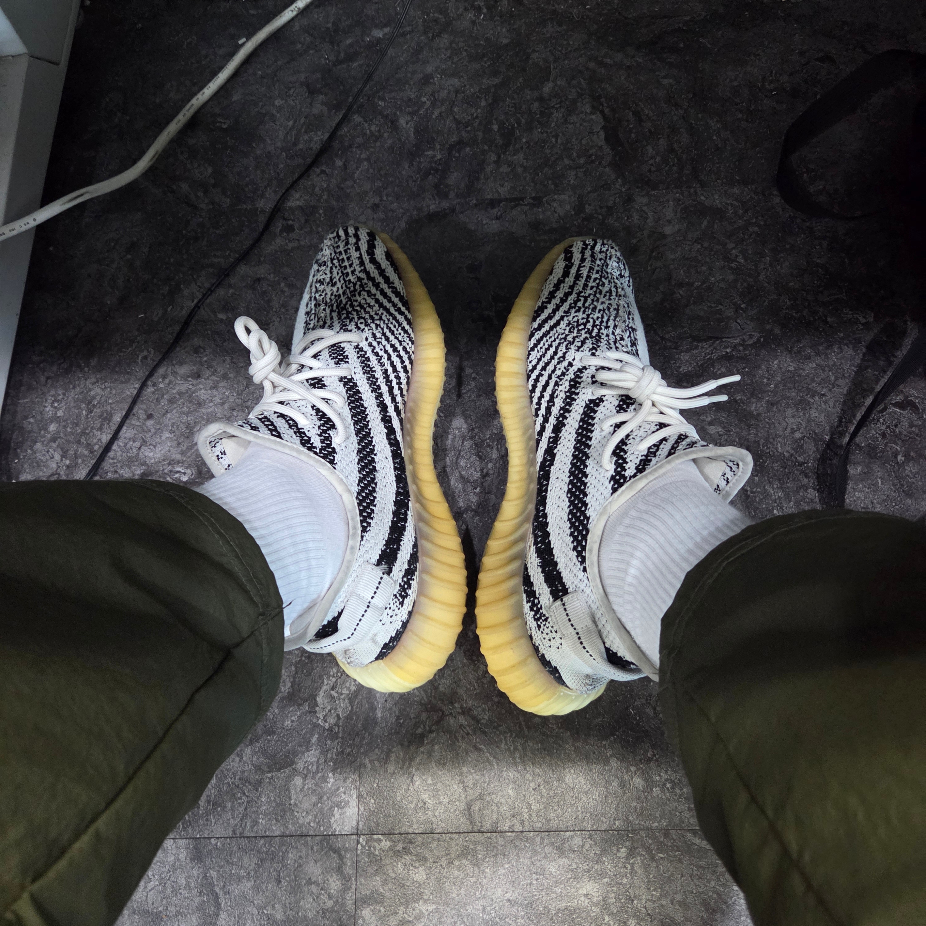 Adidas Yeezy Boost 350 V2 Zebra 2017/2019/2020 착용 스타일