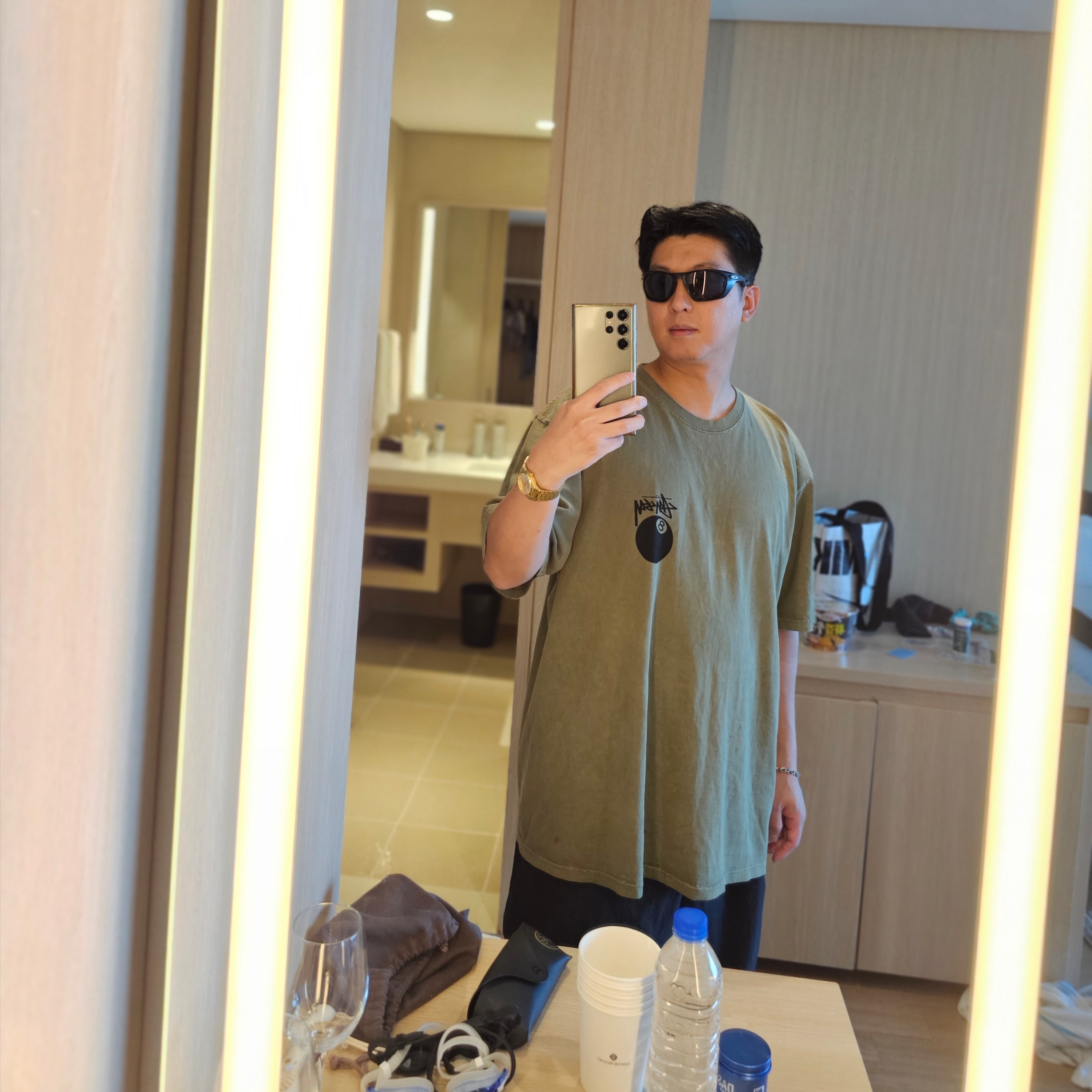 Stussy 8 Ball Pigment Dyed T-Shirt Olive, Oakley Lateralis Matte Black Ink Frame Prizm Grey Lenses High Bridge Fit 착용 스타일 - 1